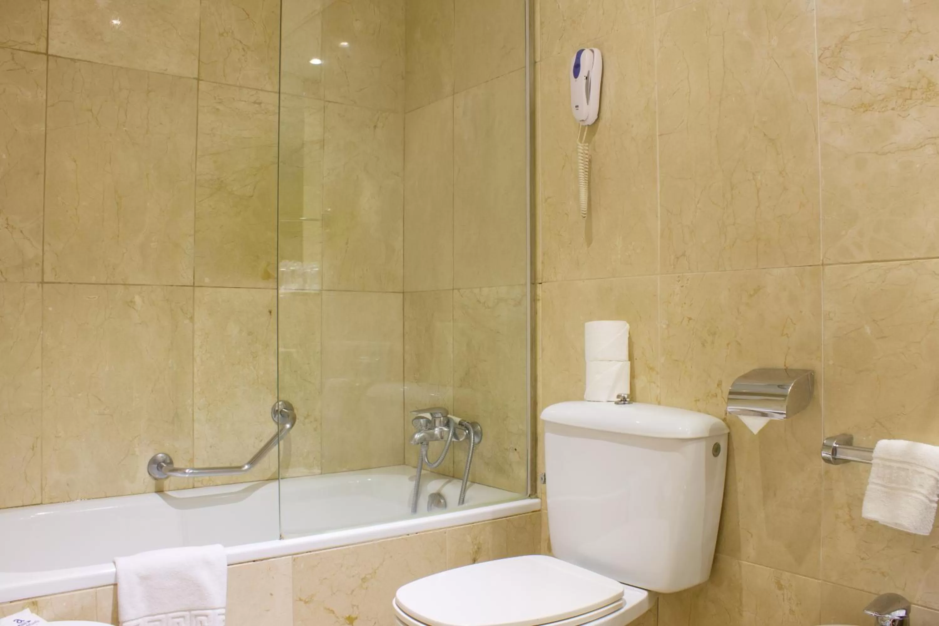 Bathroom in Atlantis by Atbcn