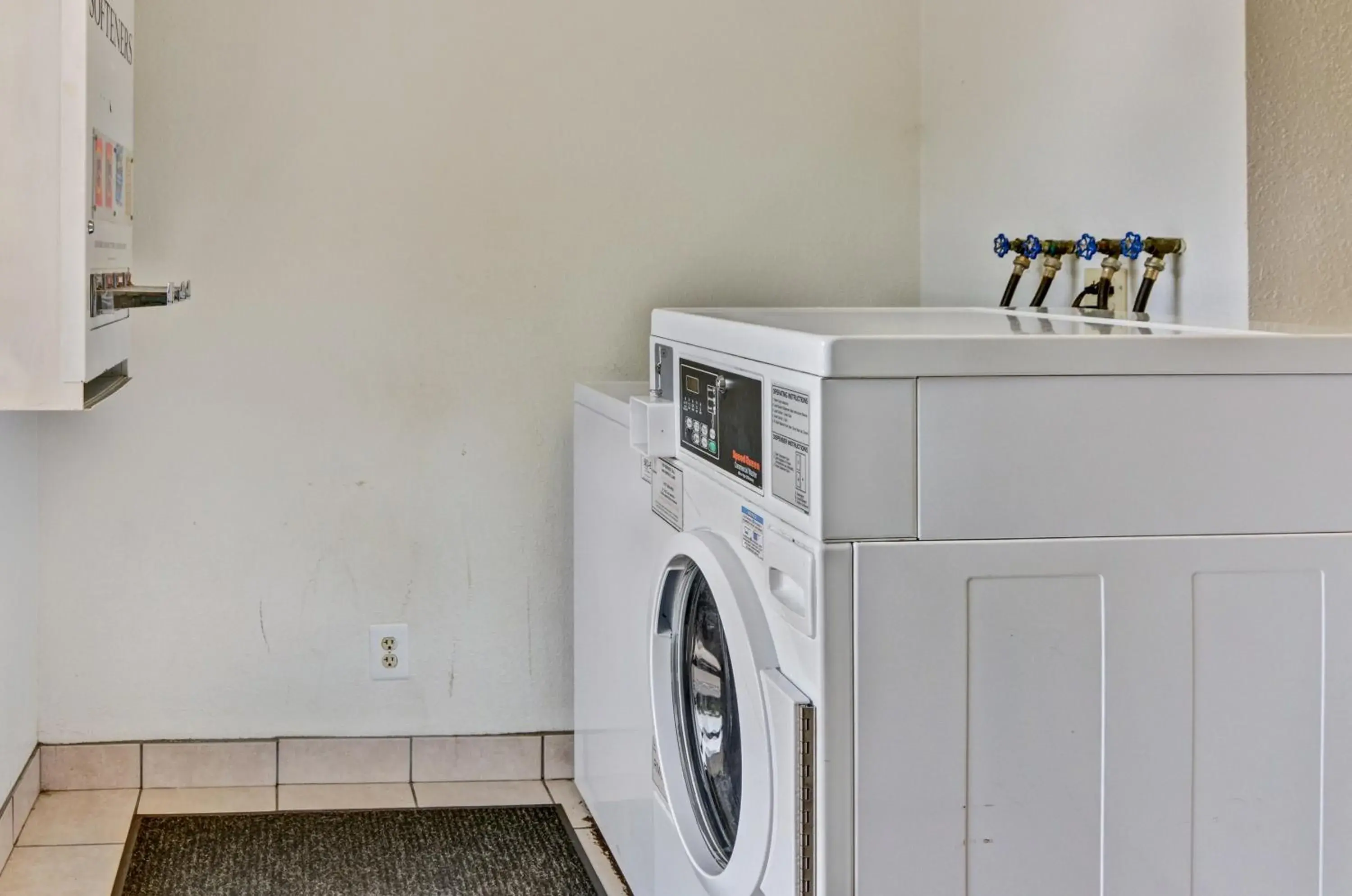 Decorative detail, Kitchen/Kitchenette in Motel 6-Pittsburgh, PA - Crafton