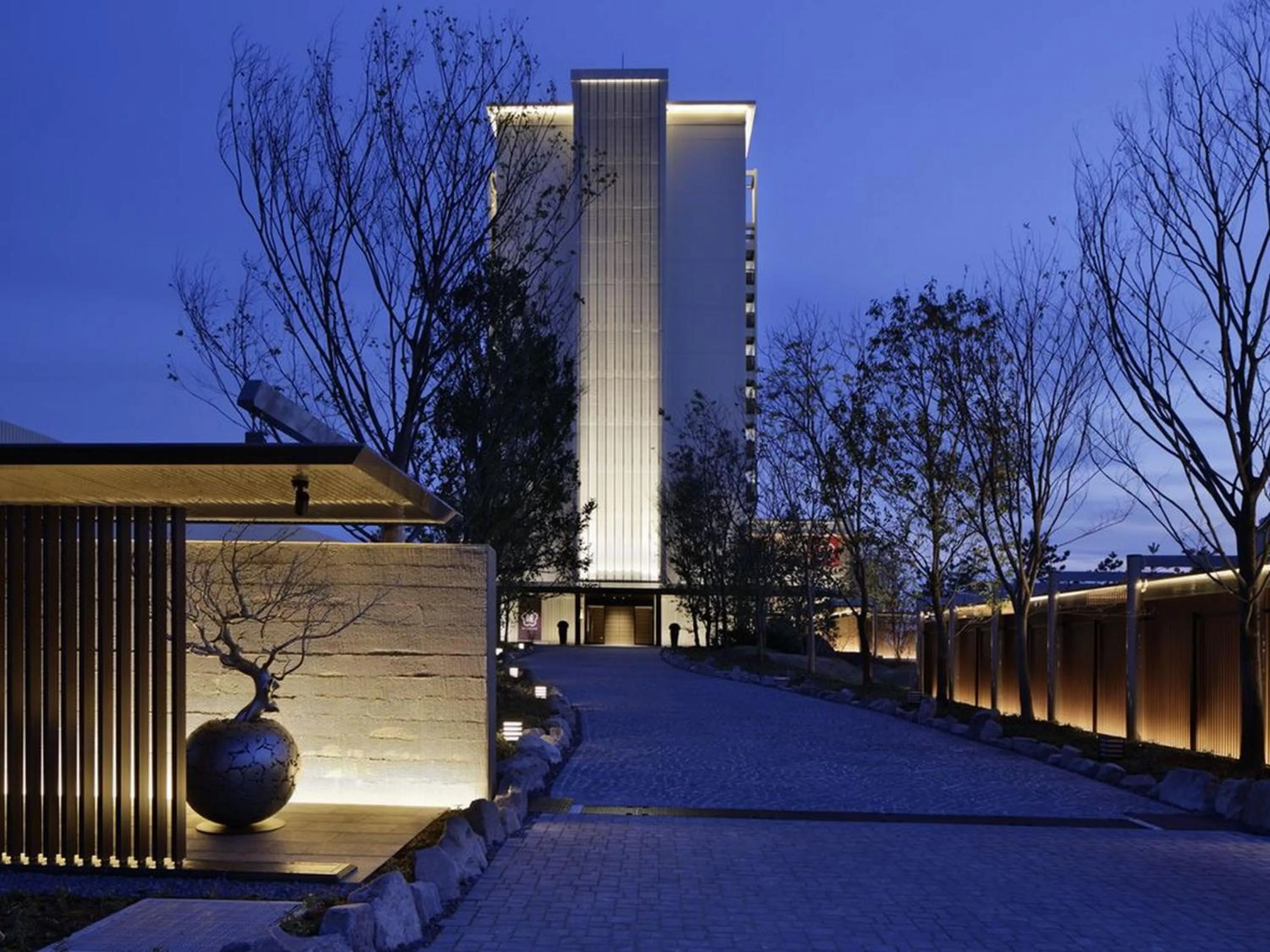 Facade/entrance in Kobe Minato Onsen Ren