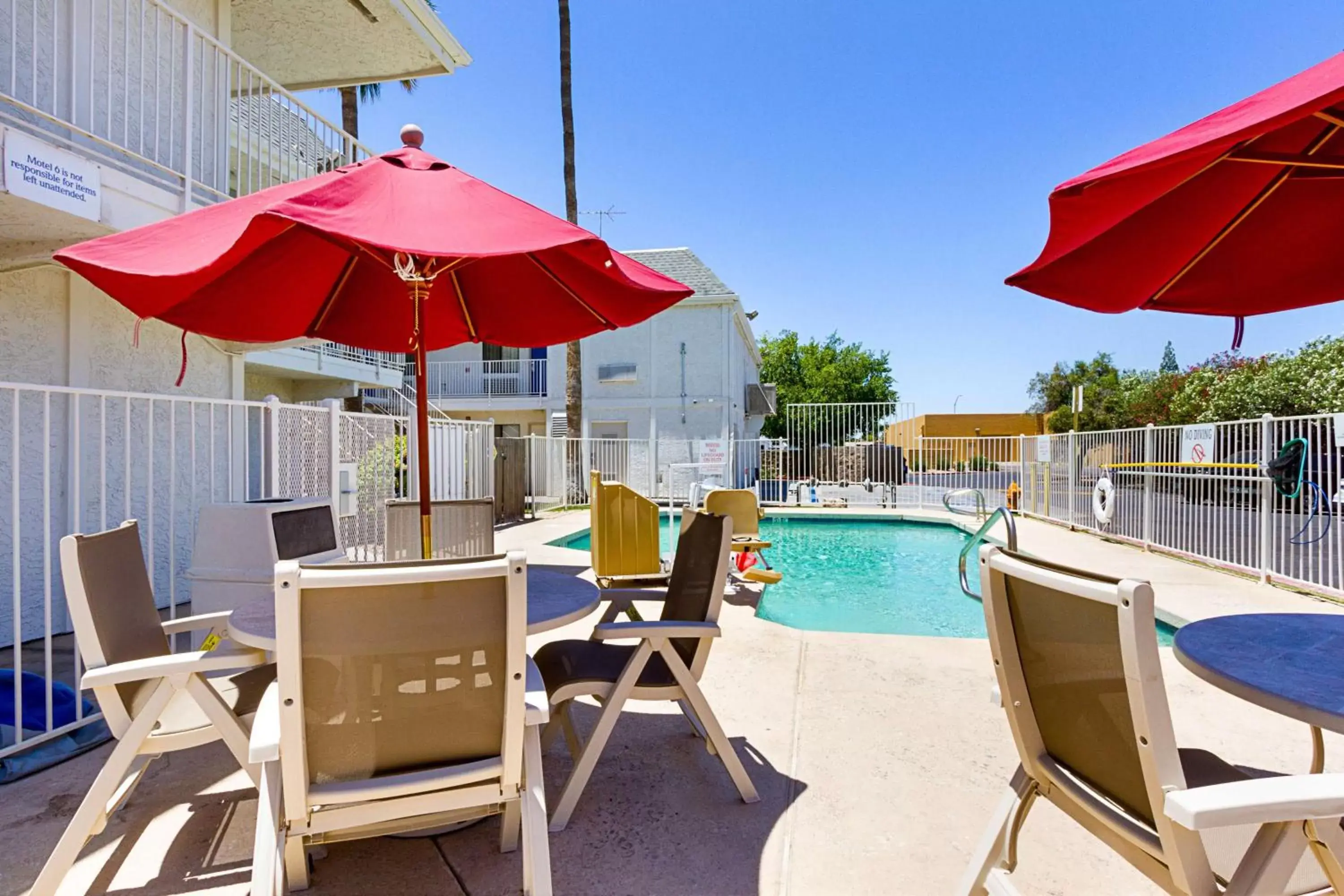 Day, Swimming Pool in Motel 6-Mesa, AZ - South