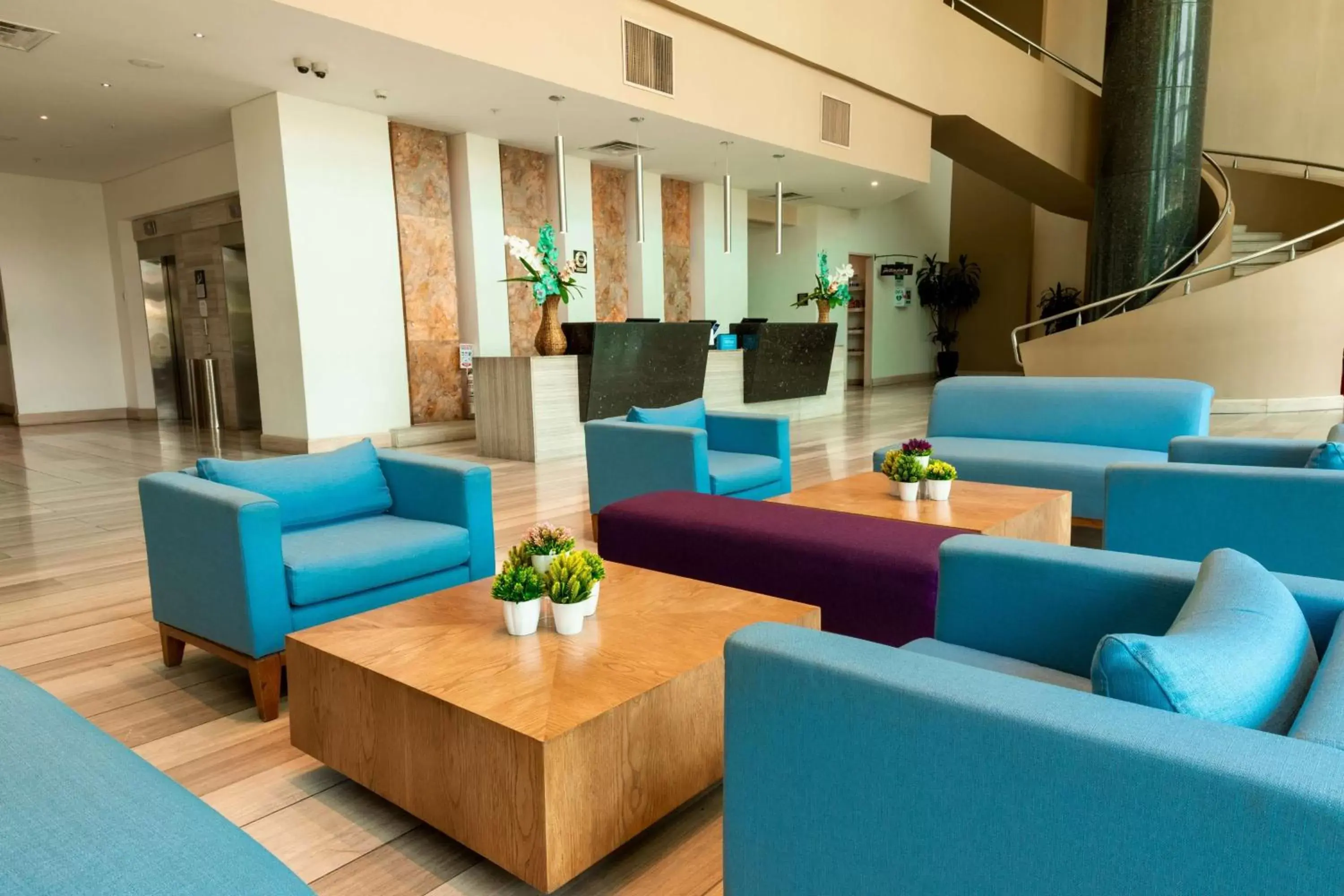 Lobby or reception, Lobby/Reception in Hilton Garden Inn Barranquilla