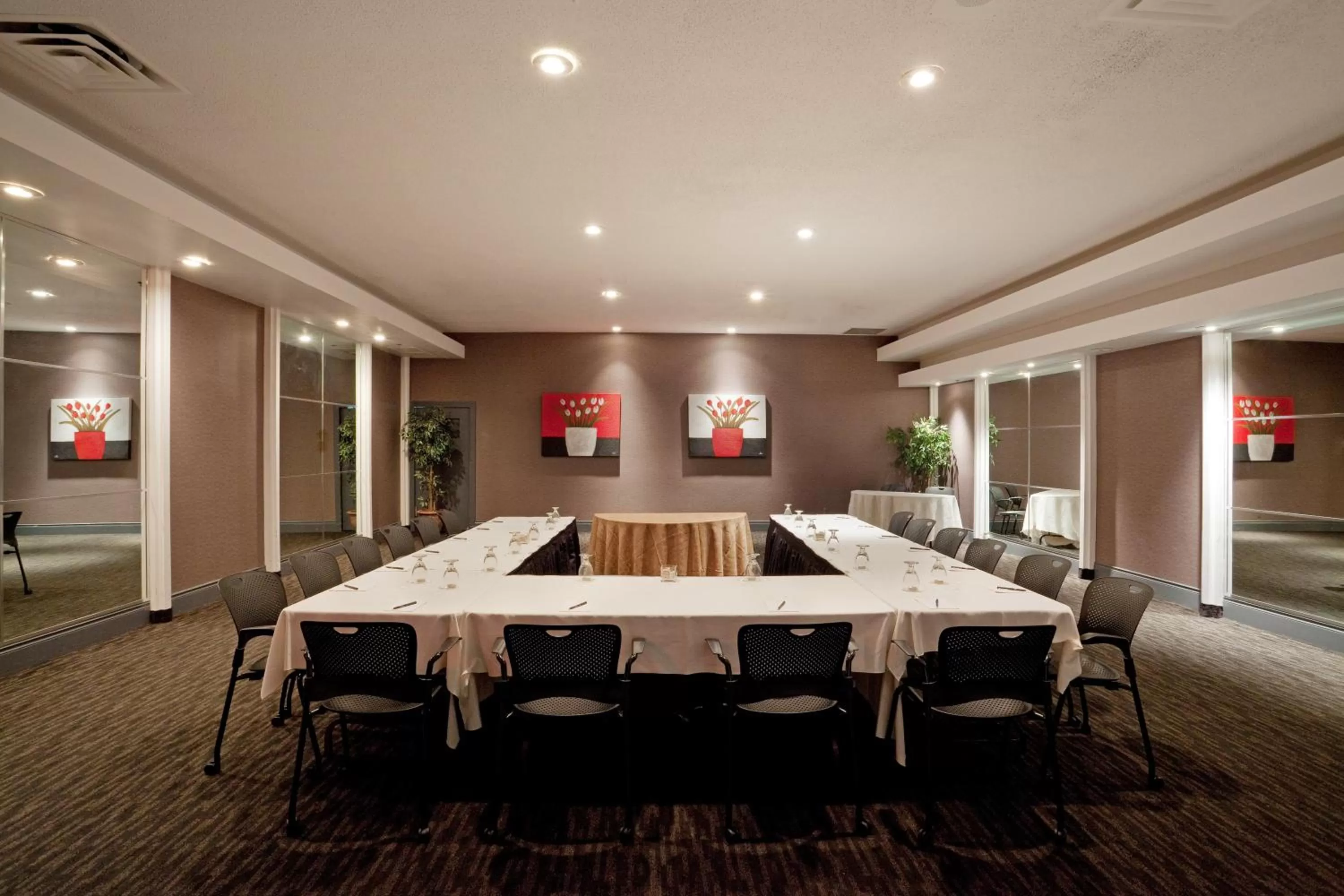 Meeting/conference room in Armon Plaza Montreal Airpt, Trademark Collection by Wyndham