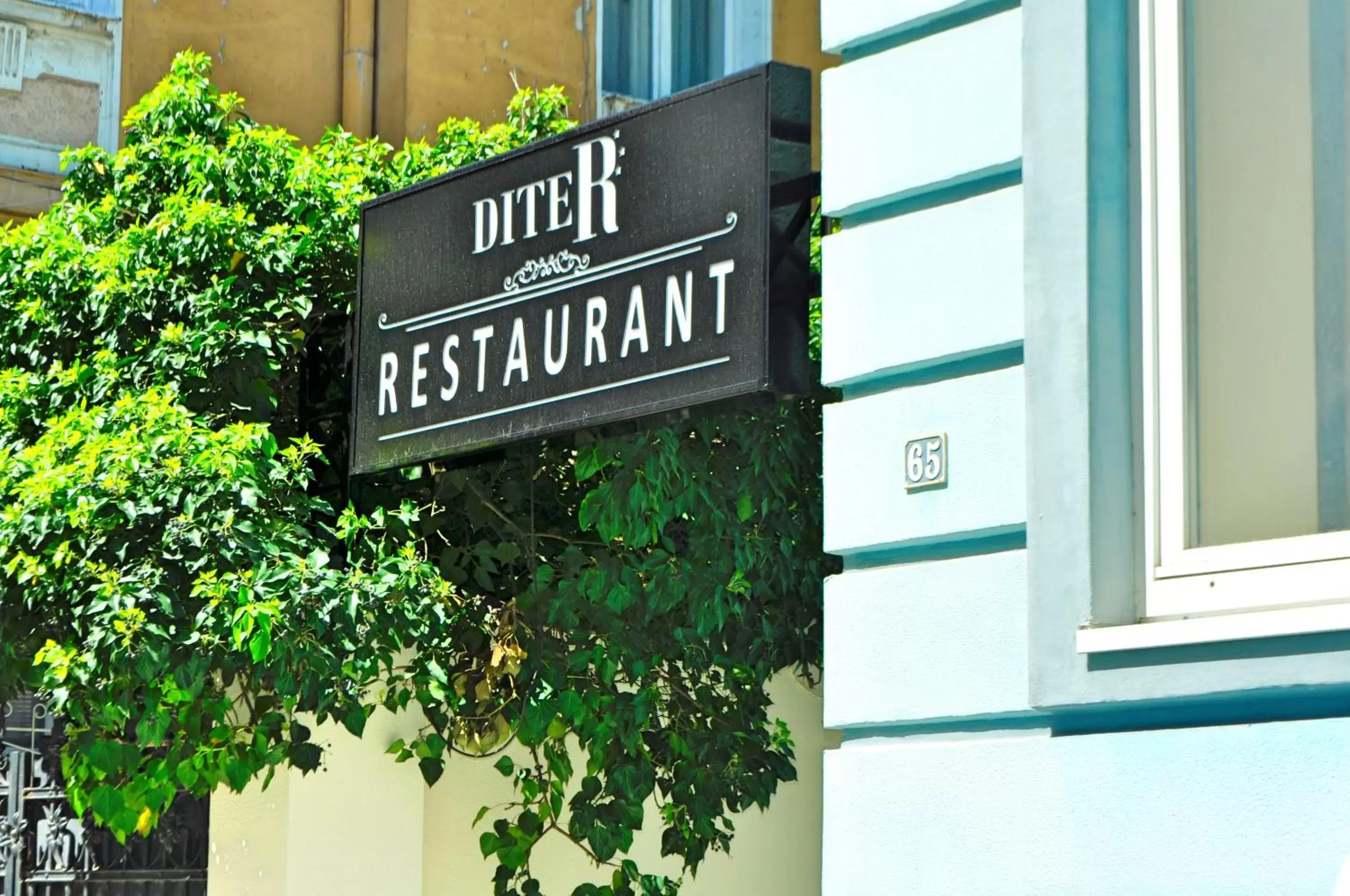 Restaurant/places to eat in DITER Family Hotel