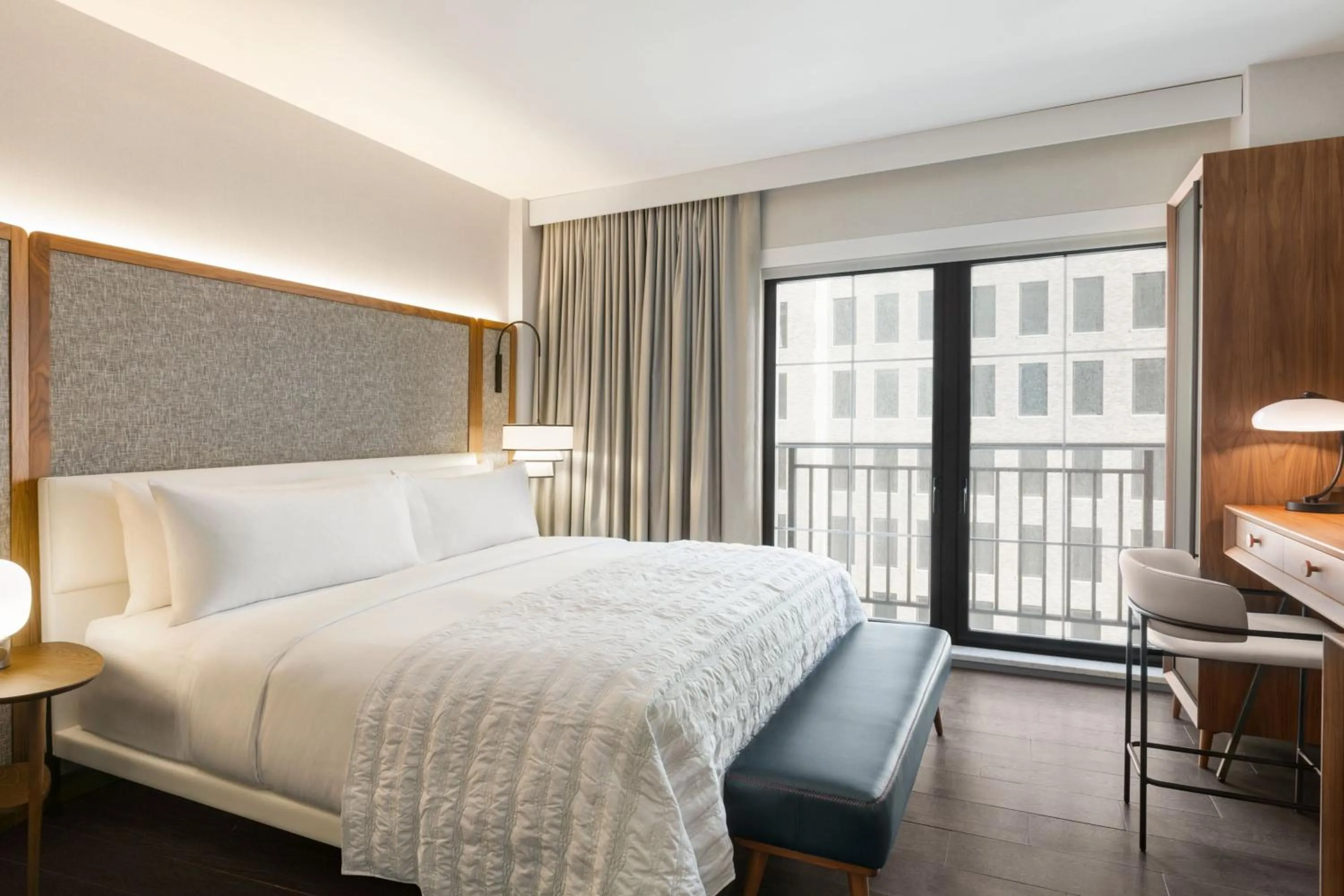 Photo of the whole room, Bed in Le Meridien New York, Fifth Avenue