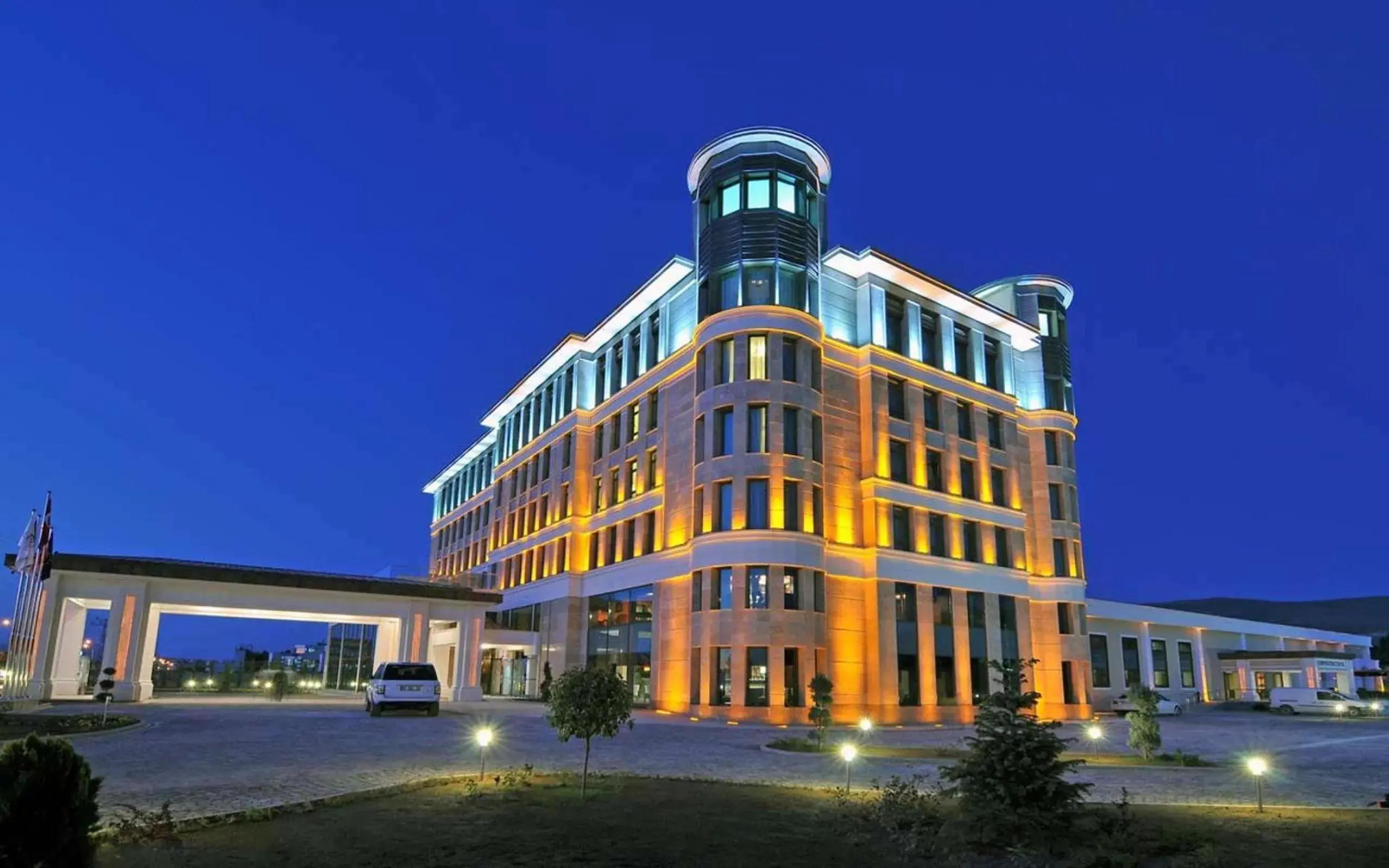 Property building in Doubletree by Hilton Van Property building in Doubletree by Hilton Van