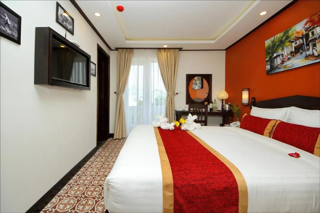 Standard Double Room with Balcony in Golden Bell Backpacker Hotel & Pool Bar