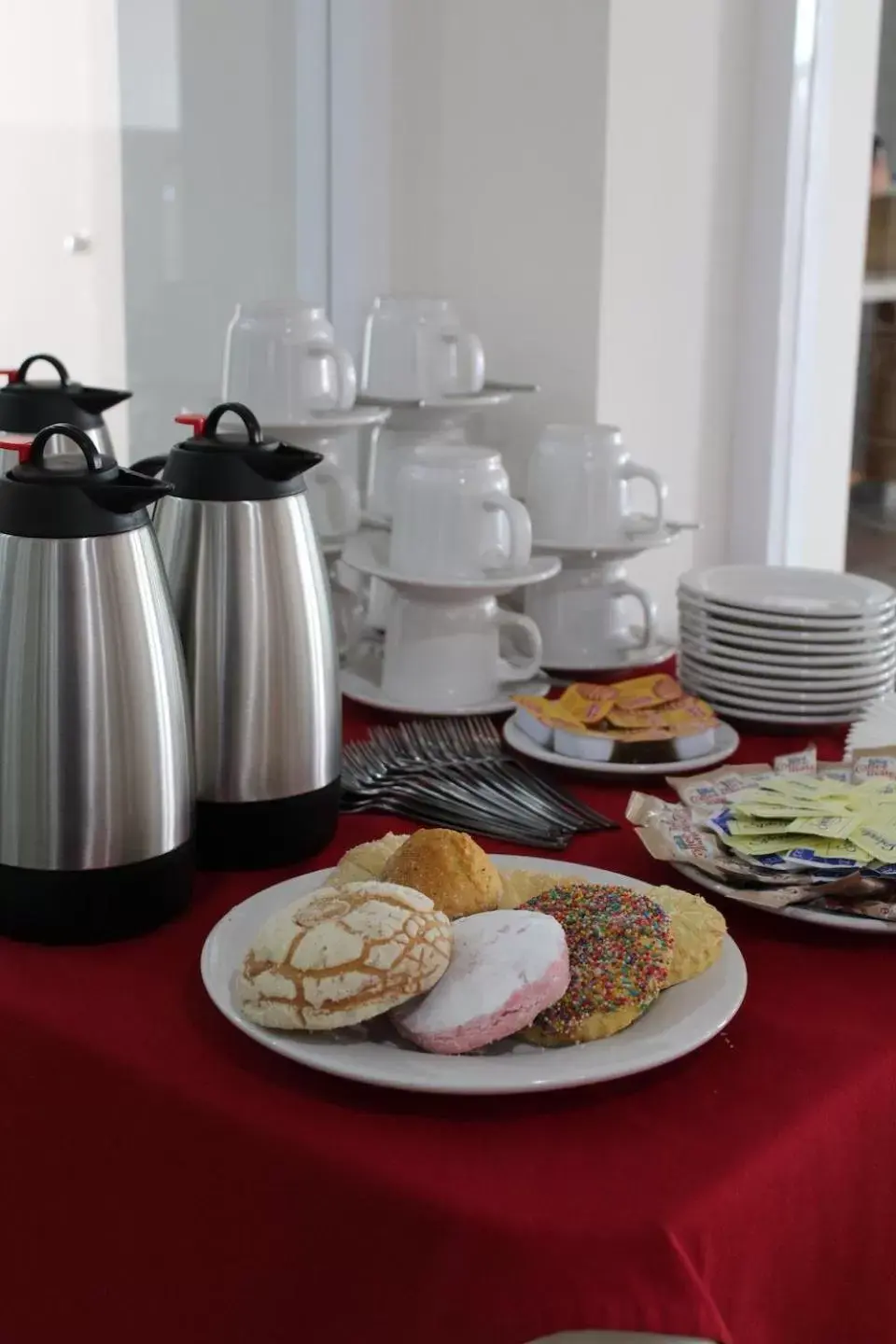 Buffet breakfast in Comfort Inn Querétaro