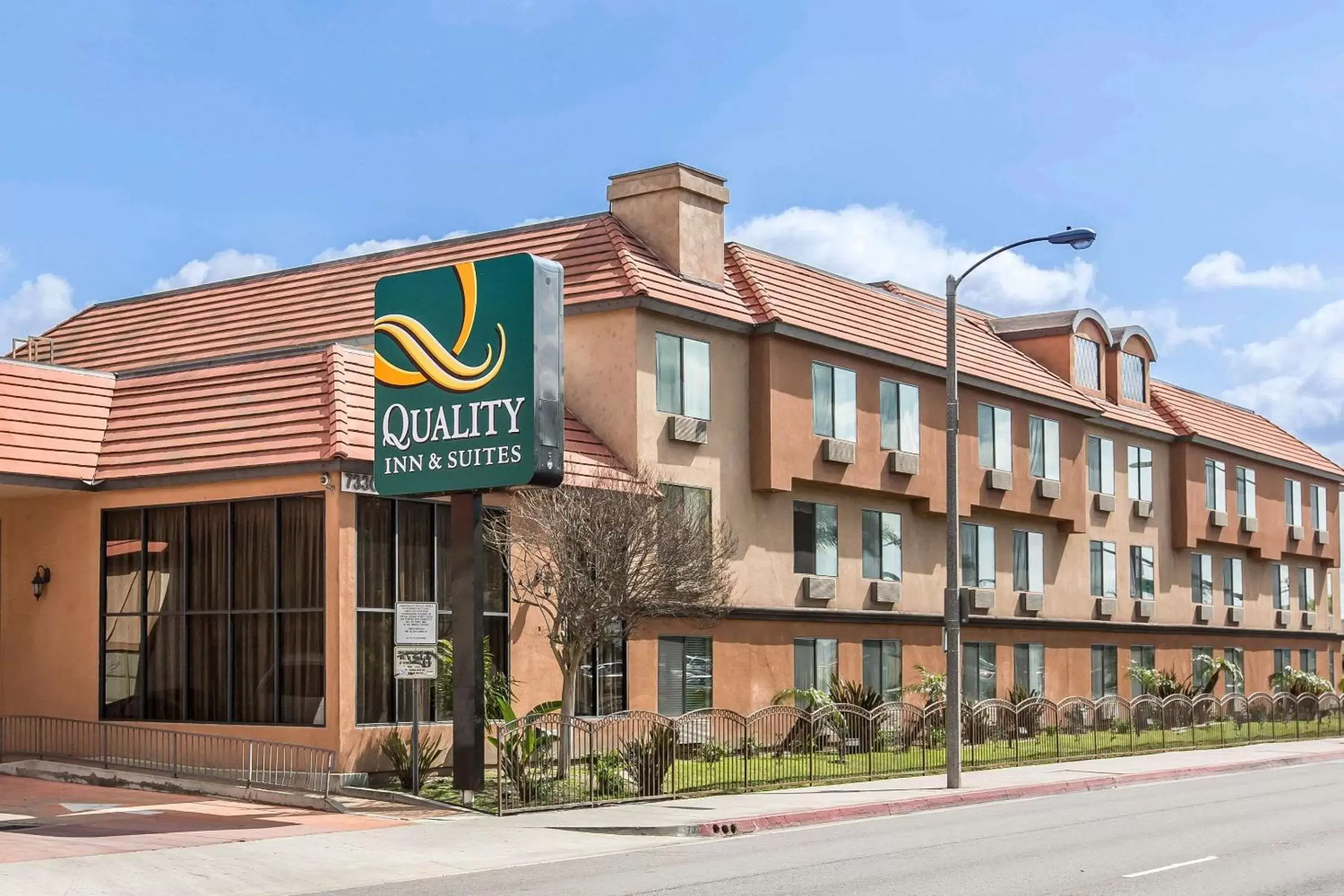 Property building in Quality Inn & Suites Bell Gardens-Los Angeles