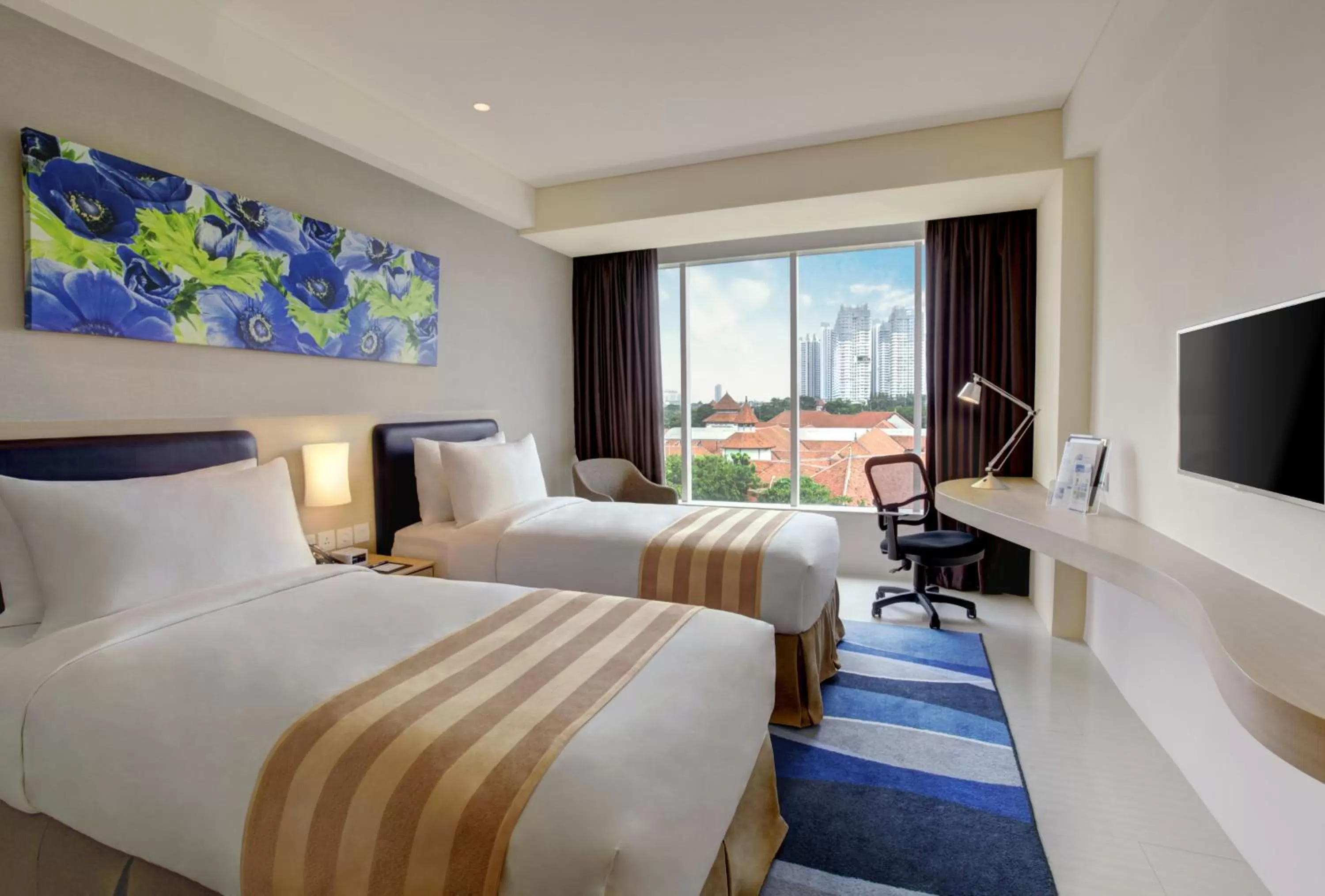 Photo of the whole room, Bed in Holiday Inn Express Jakarta International Expo by IHG