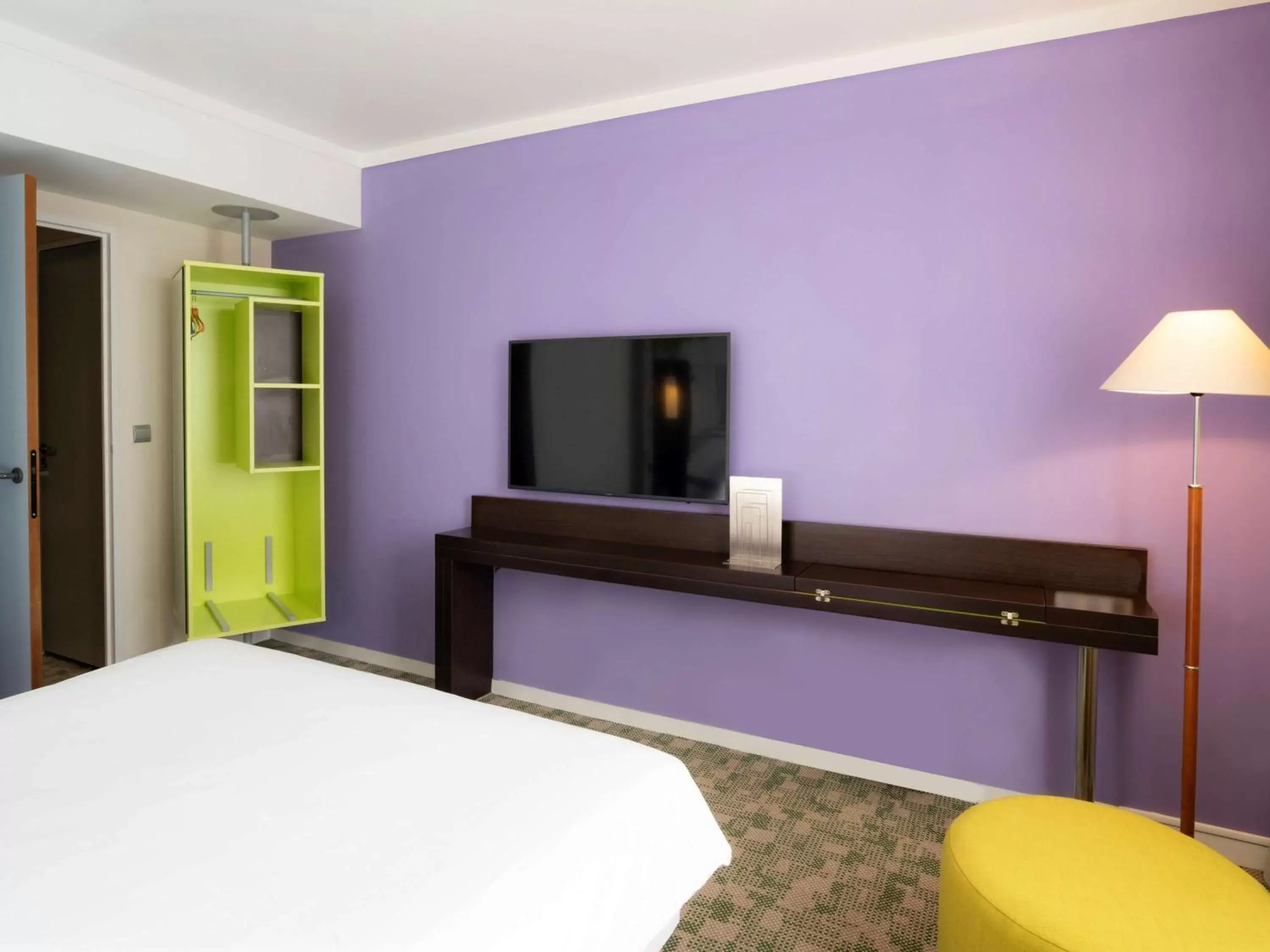 Photo of the whole room, TV/Entertainment Center in ibis Styles Evry Courcouronnes