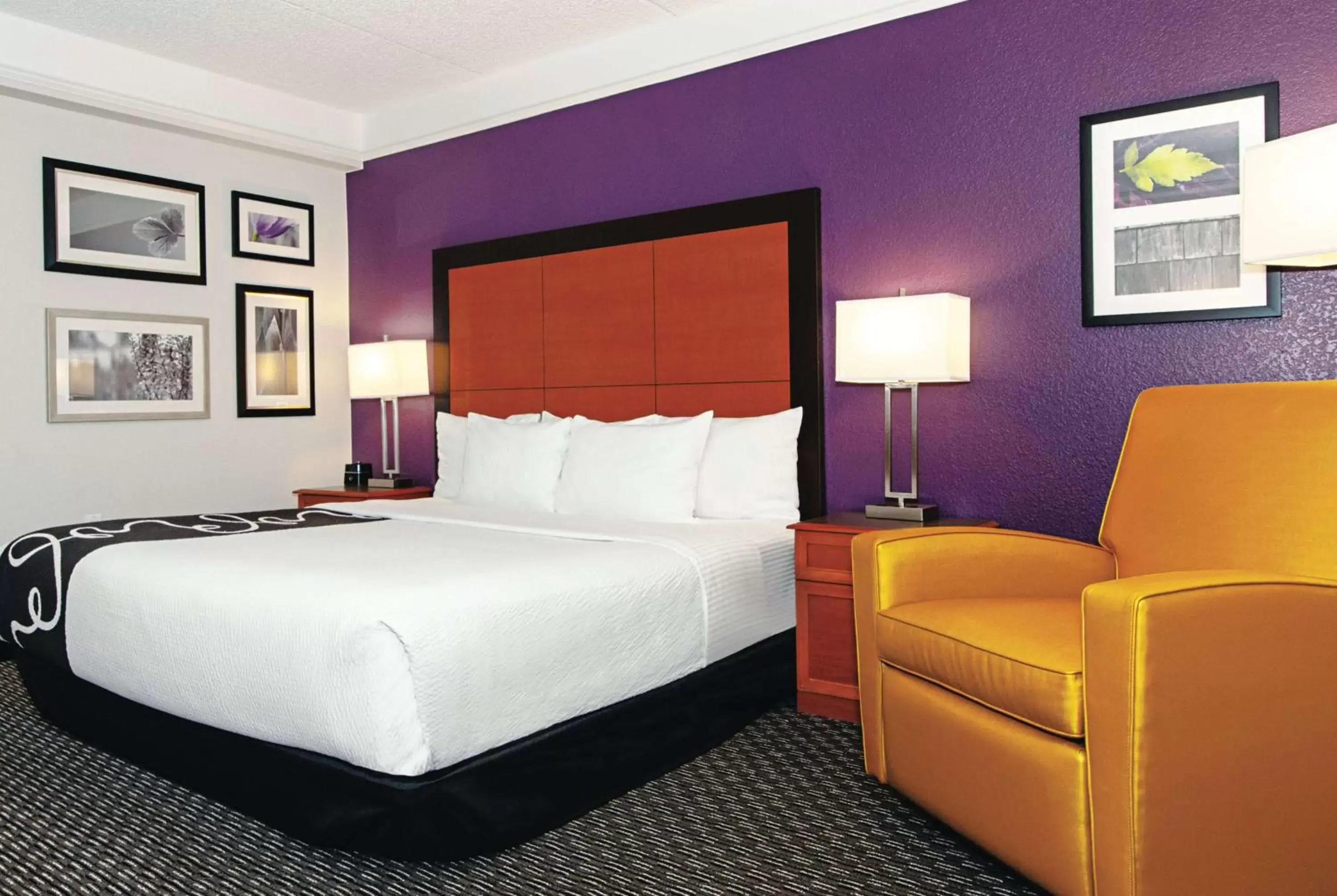 Photo of the whole room, Bed in La Quinta by Wyndham Ontario Airport