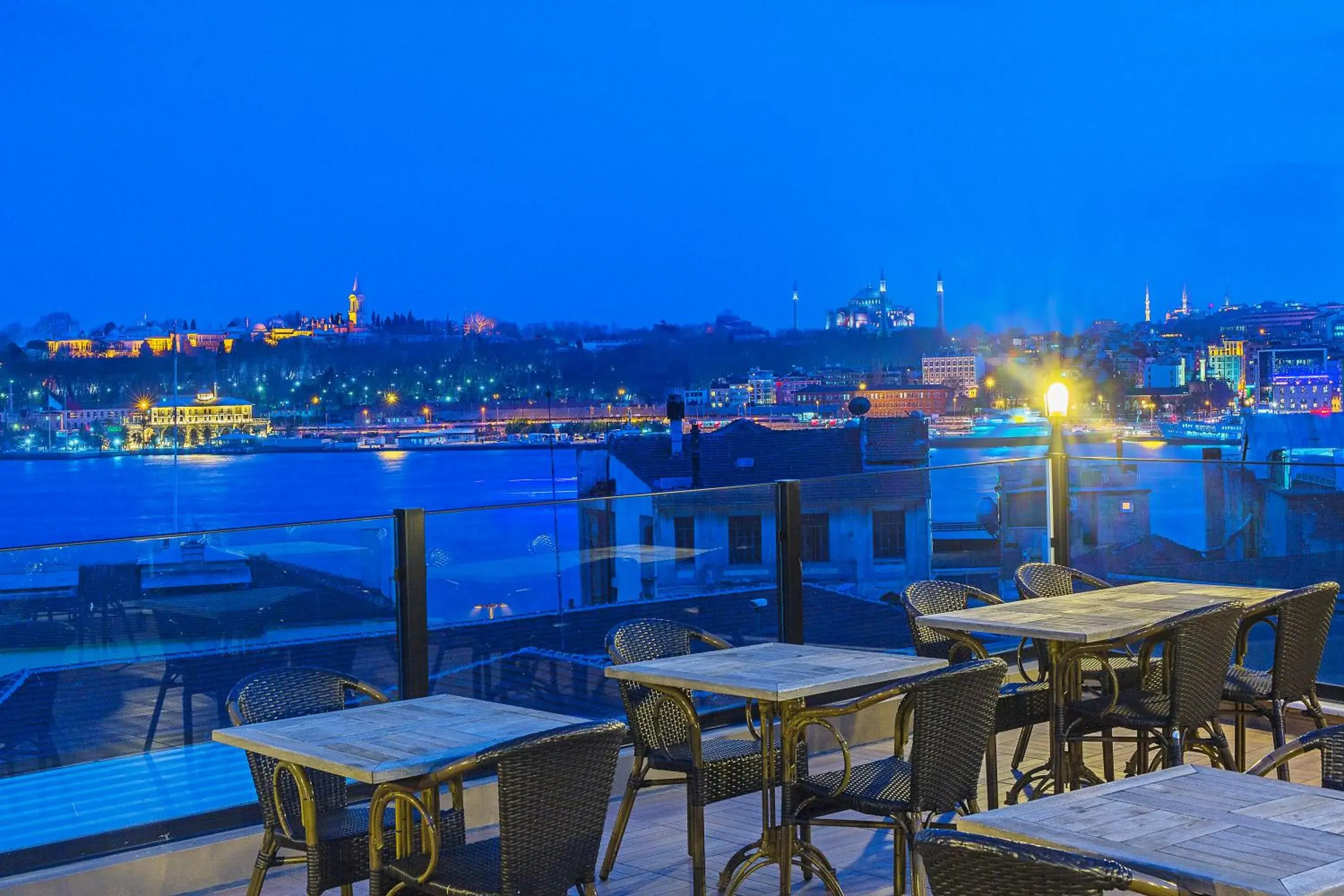 Spring, Restaurant/Places to Eat in Ada Karakoy Hotel