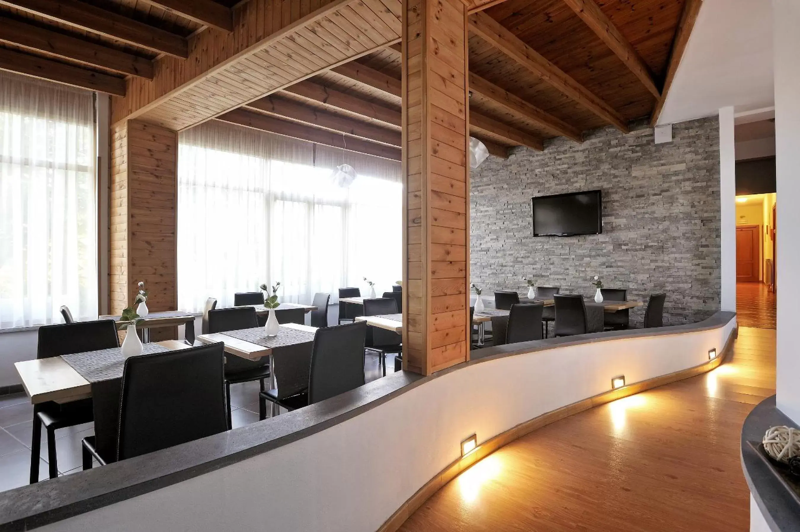 Business facilities, Restaurant/Places to Eat in Piccolo Hotel Aurora