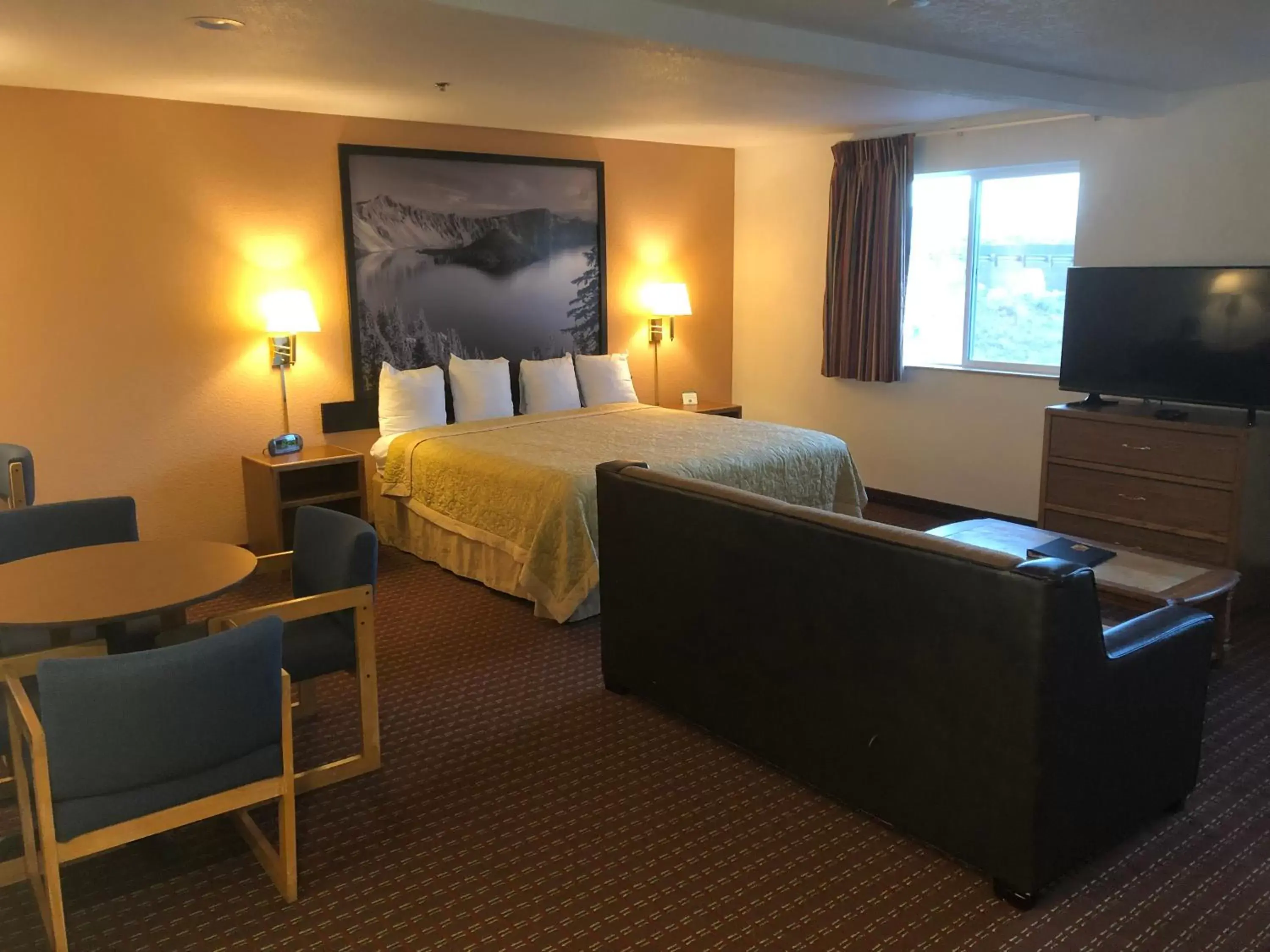 Photo of the whole room, Bed in Super 8 by Wyndham The Dalles OR