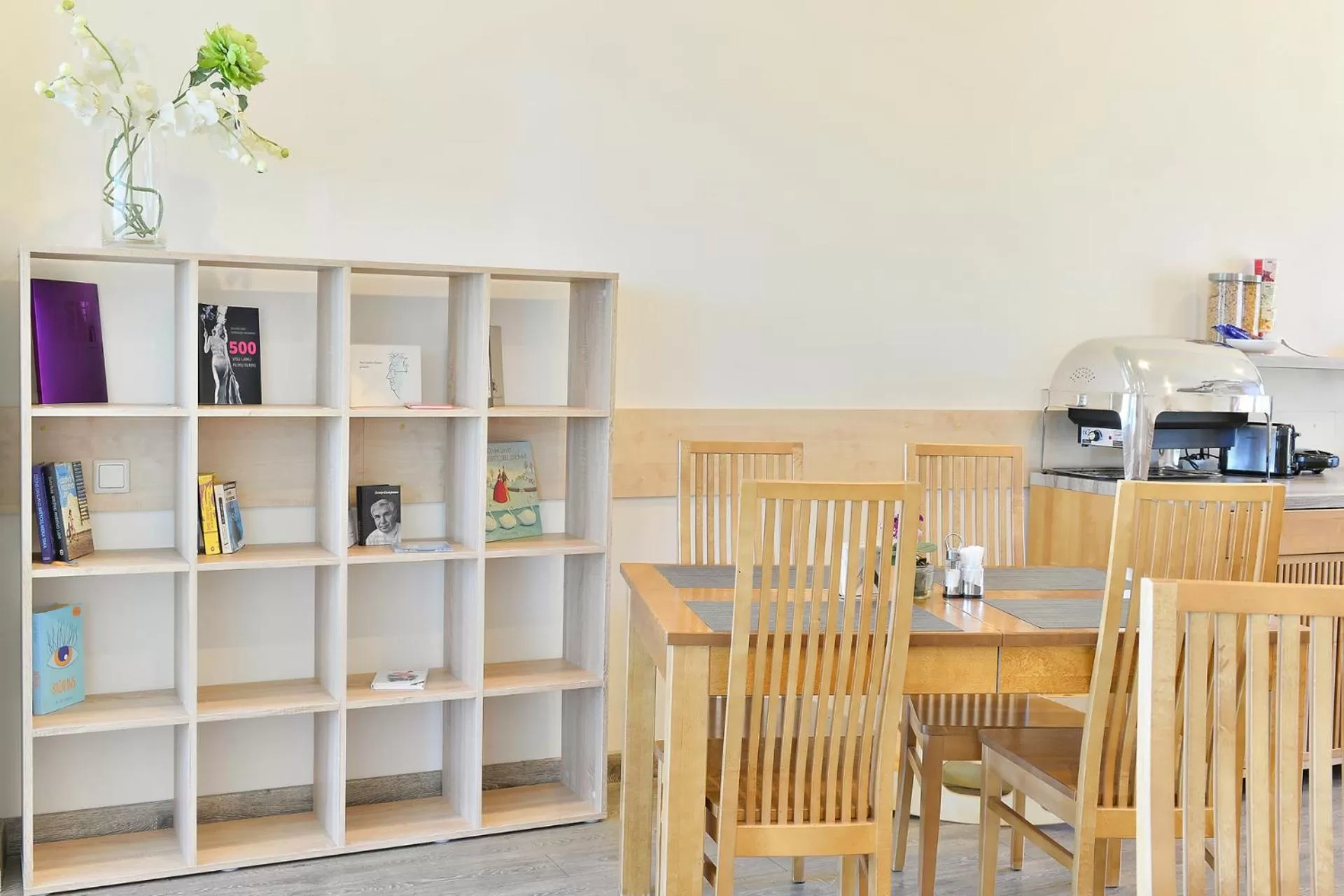 Restaurant/places to eat in Hotel Vantis Riverside