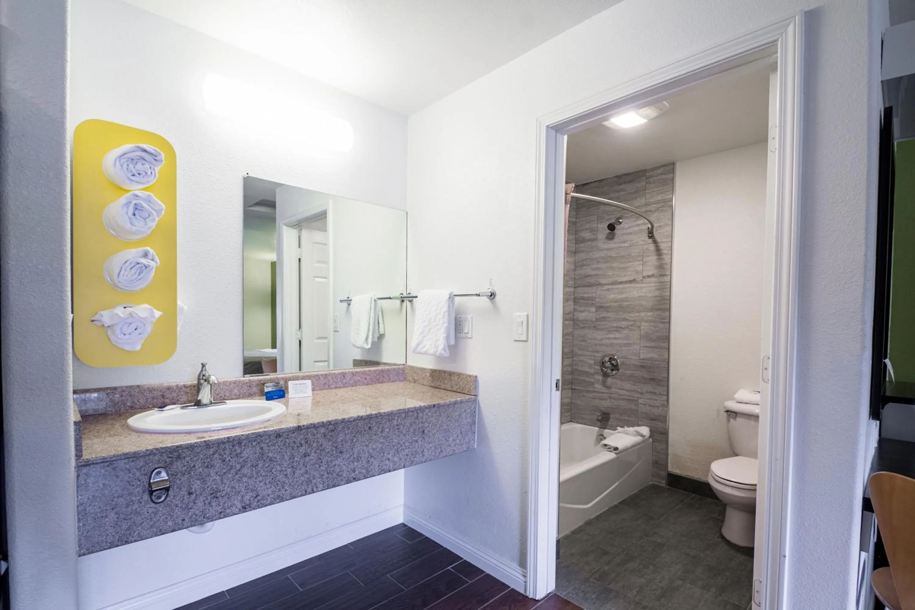 Shower in Fisherman's Cove Inn