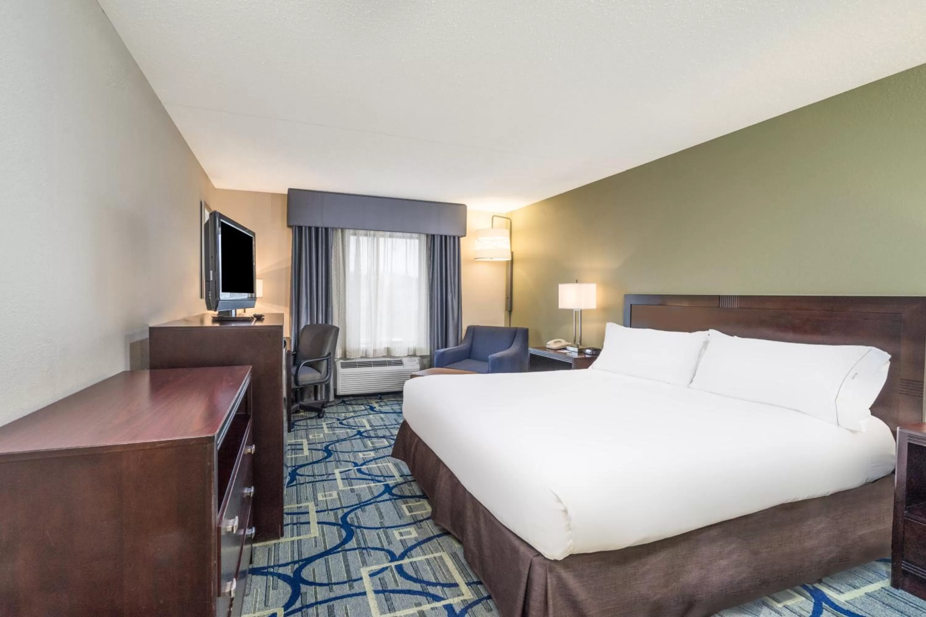 Photo of the whole room, Bed in Holiday Inn Express Hotel & Suites Easton by IHG