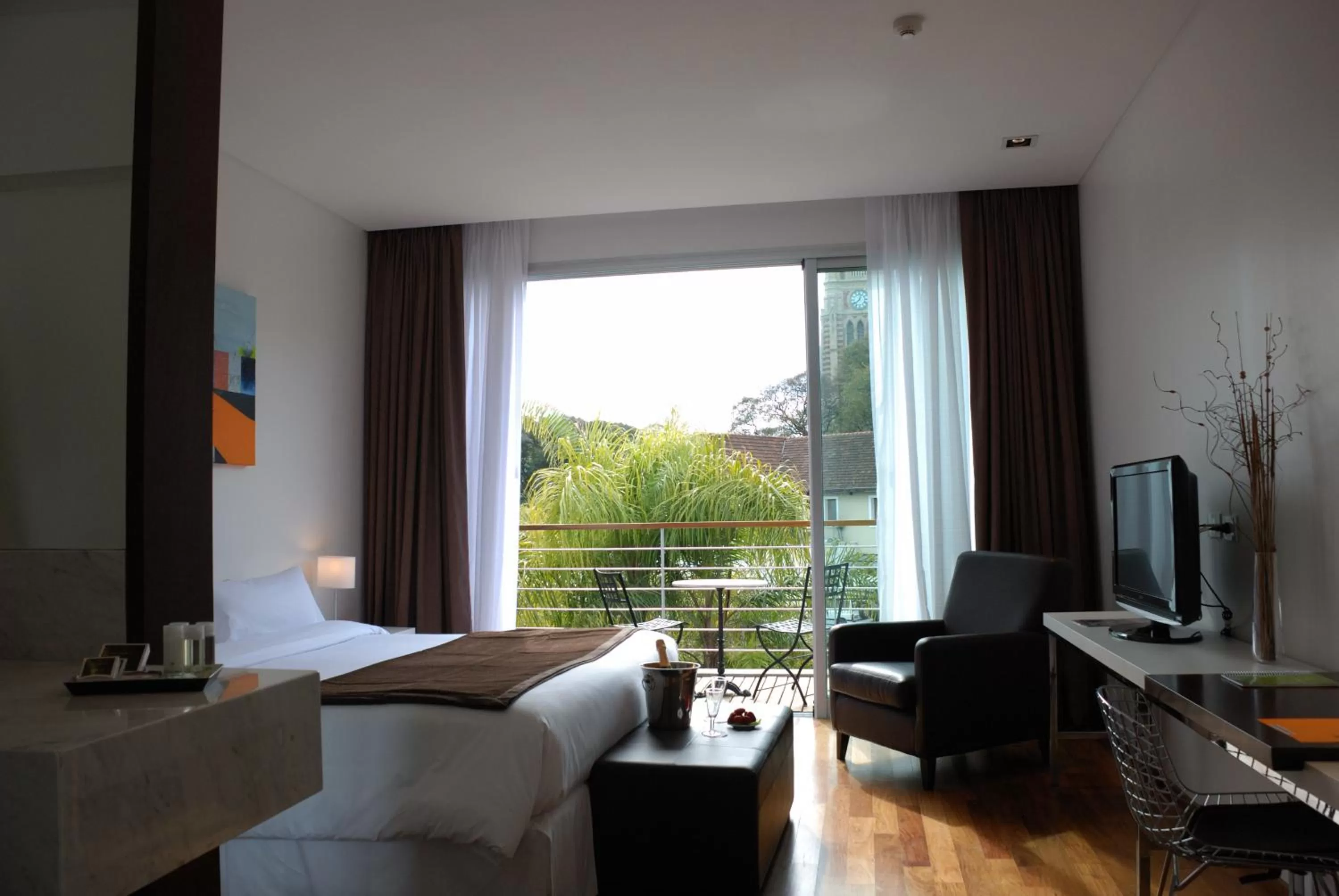 Photo of the whole room, Bed in San Isidro Plaza Hotel