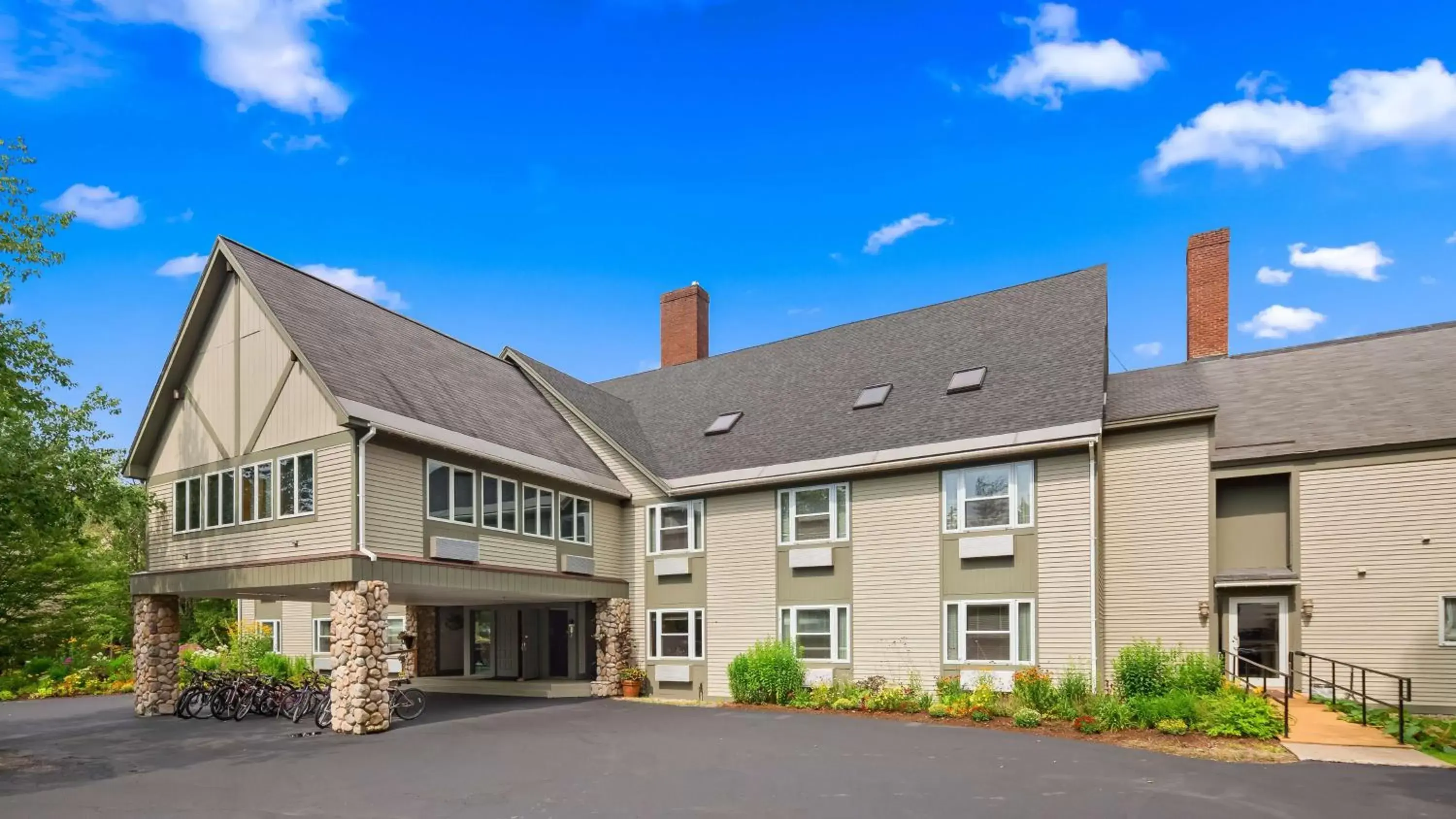 Property Building in Silver Fox Inn