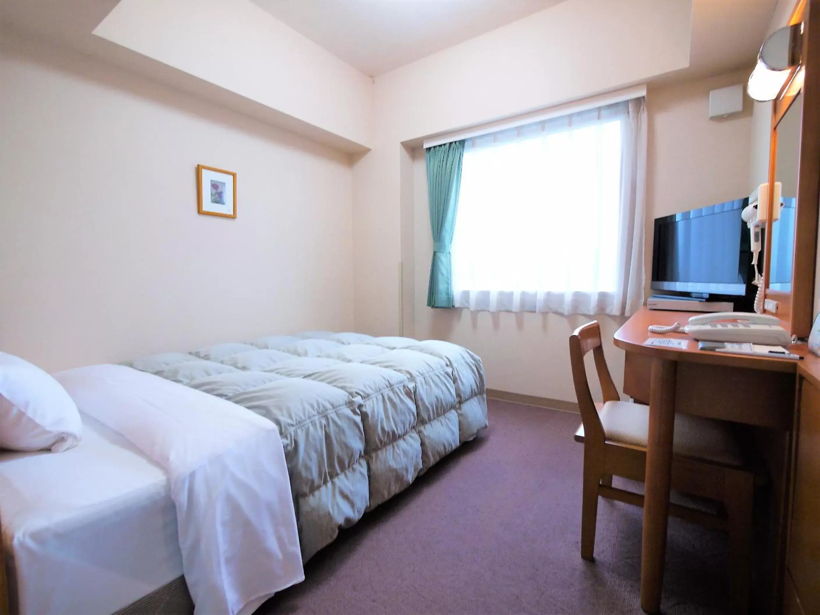 Bed in Hotel Route-Inn Shinjyo Ekimae