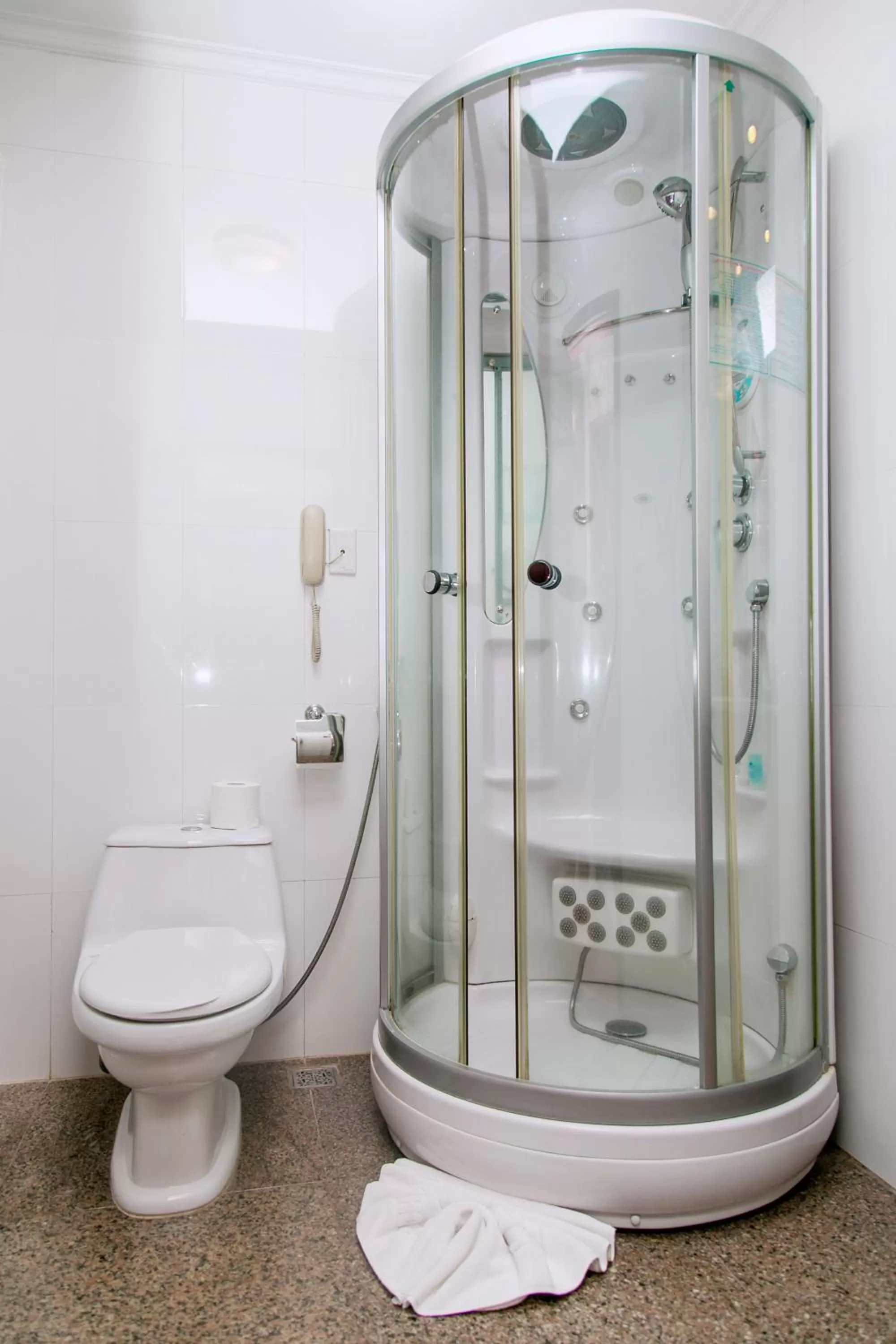 Shower in Seagull Hotel