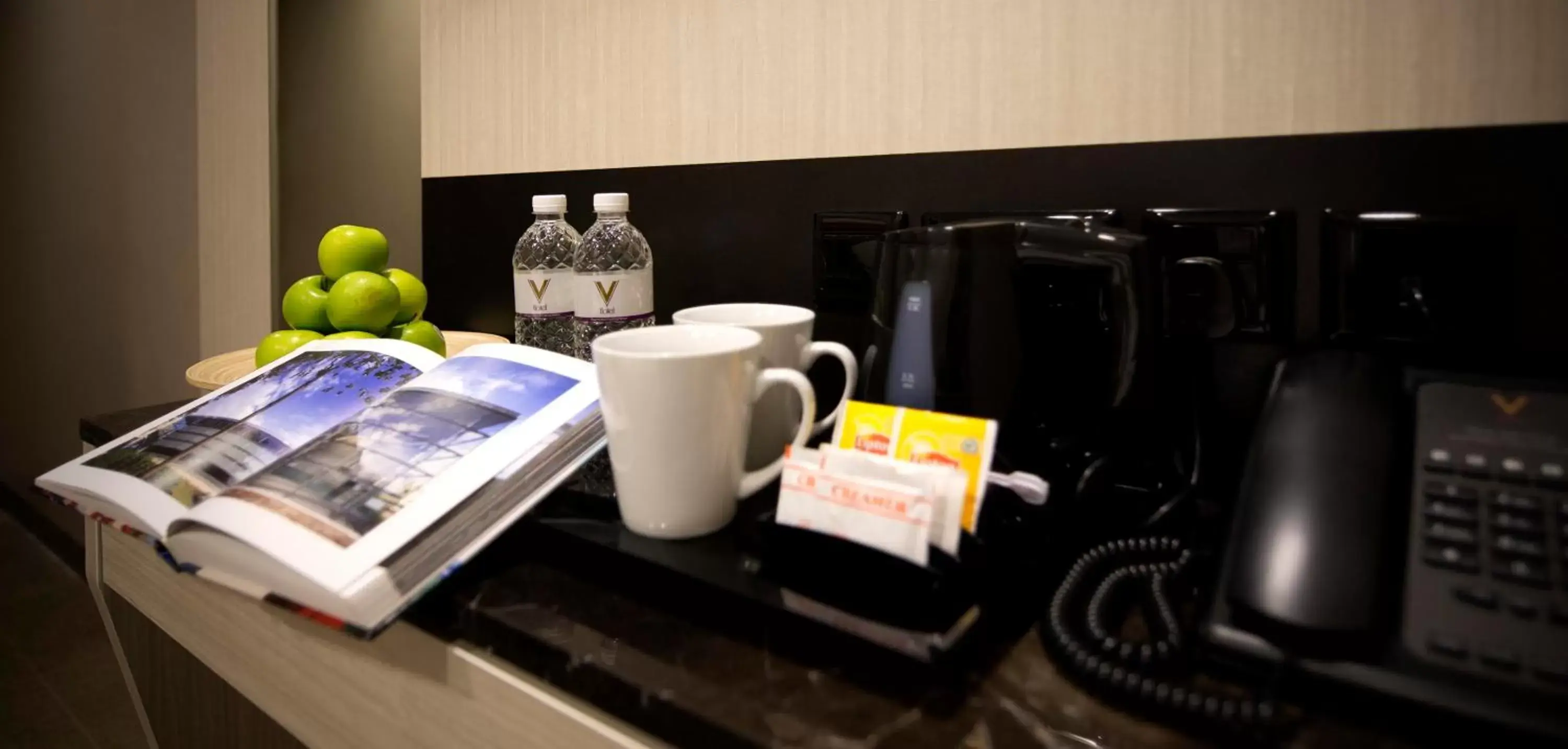 Coffee/tea facilities in V Hotel Bencoolen