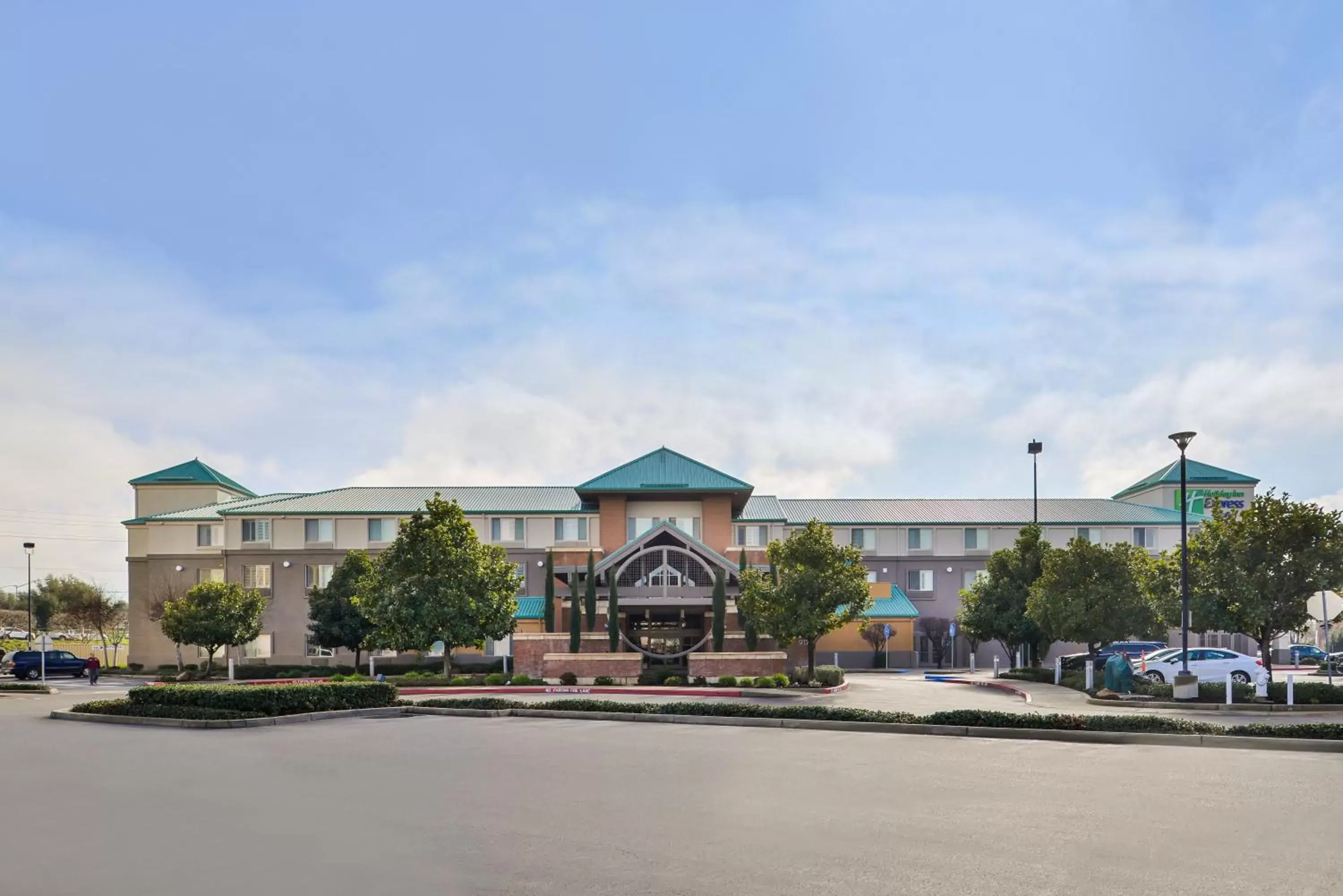 Property Building in HOLIDAY INN EXPRESS & SUITES ELK GROVE CENTRAL - HWY 99, an IHG Hotel