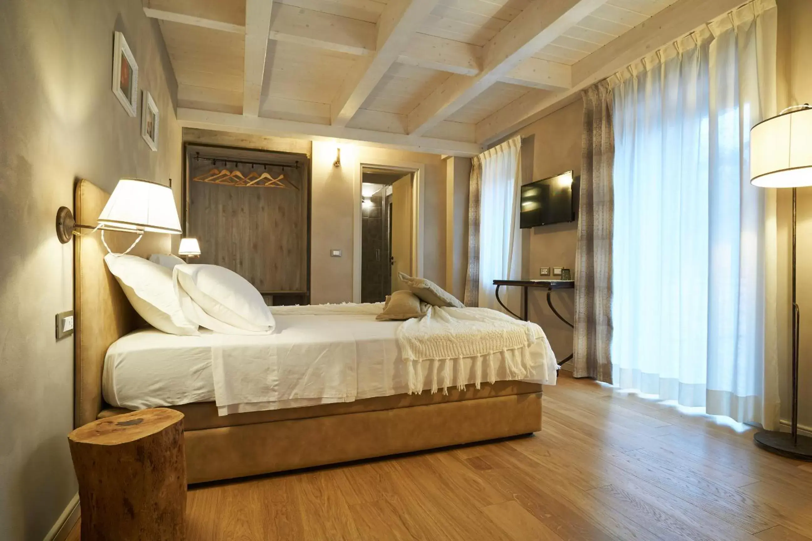 TV and multimedia, Bed in Relais Villa Miraglia