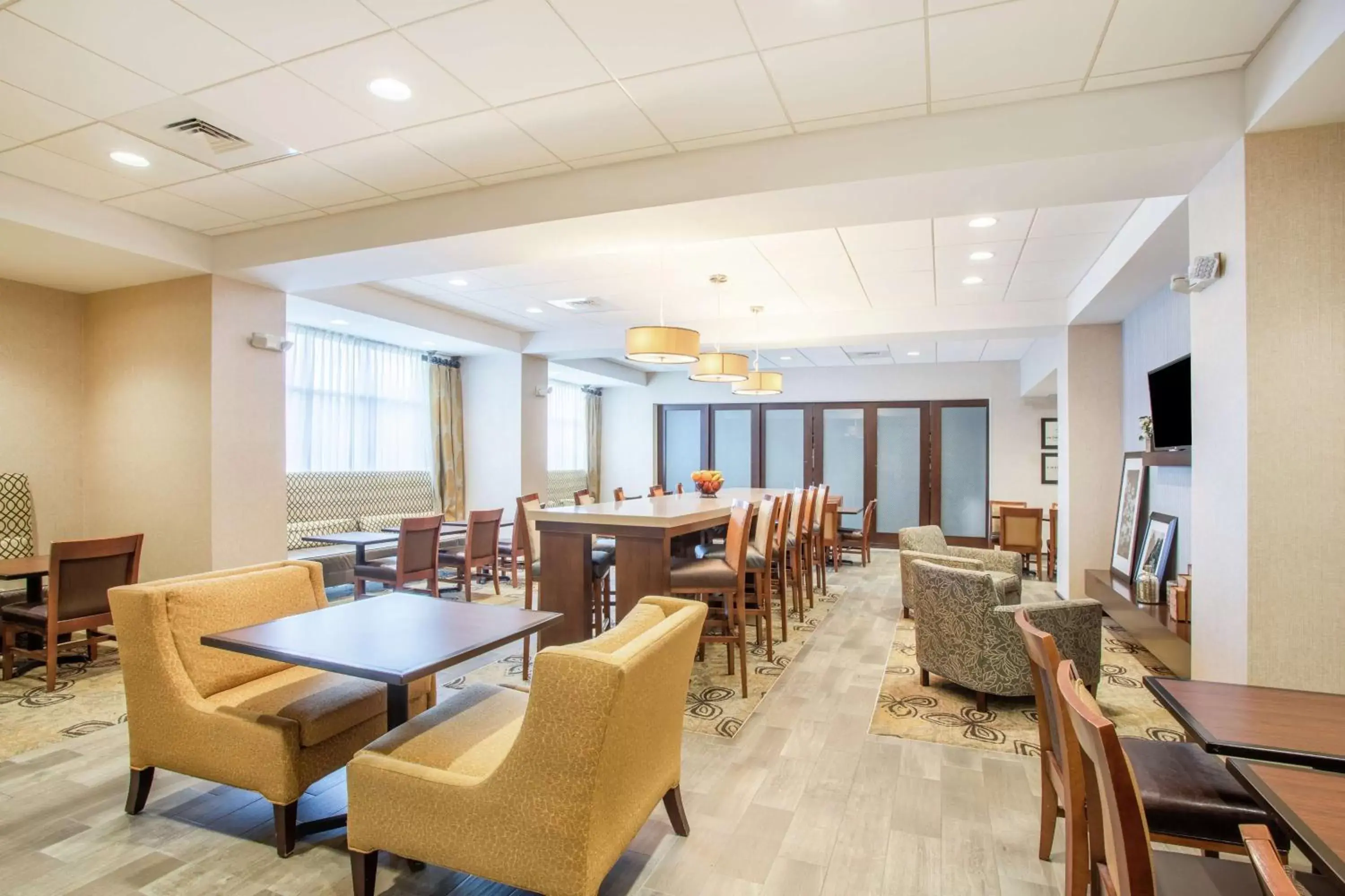 Lobby or reception, Restaurant/Places to Eat in Hampton Inn Philadelphia/Voorhees