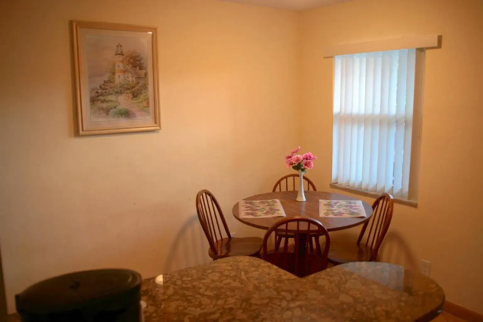 Dining Area in Lago Mar Motel and Apartments