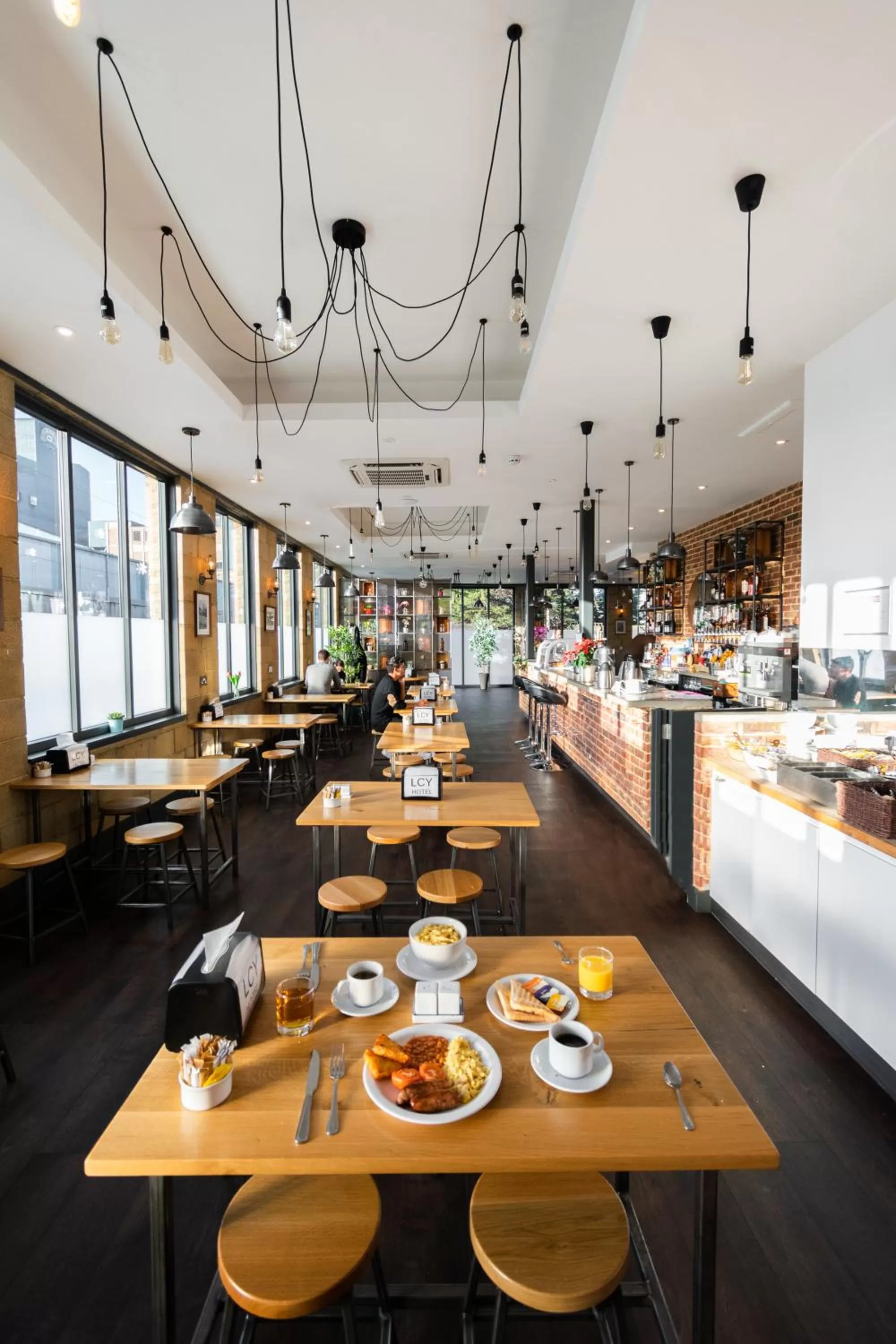 Restaurant/places to eat in London City Airport Hotel