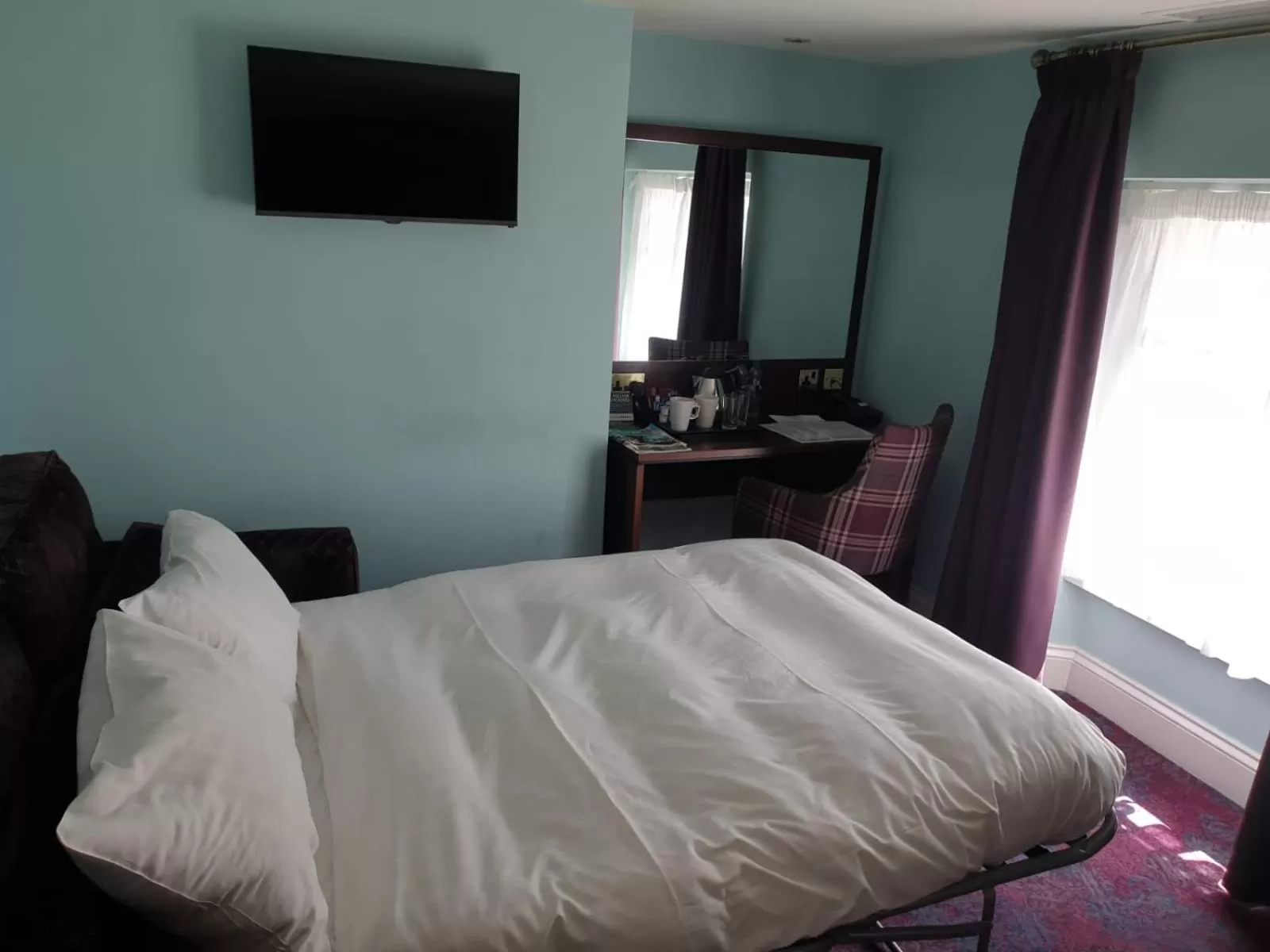 Bed in The Queen's Head Wetherspoon