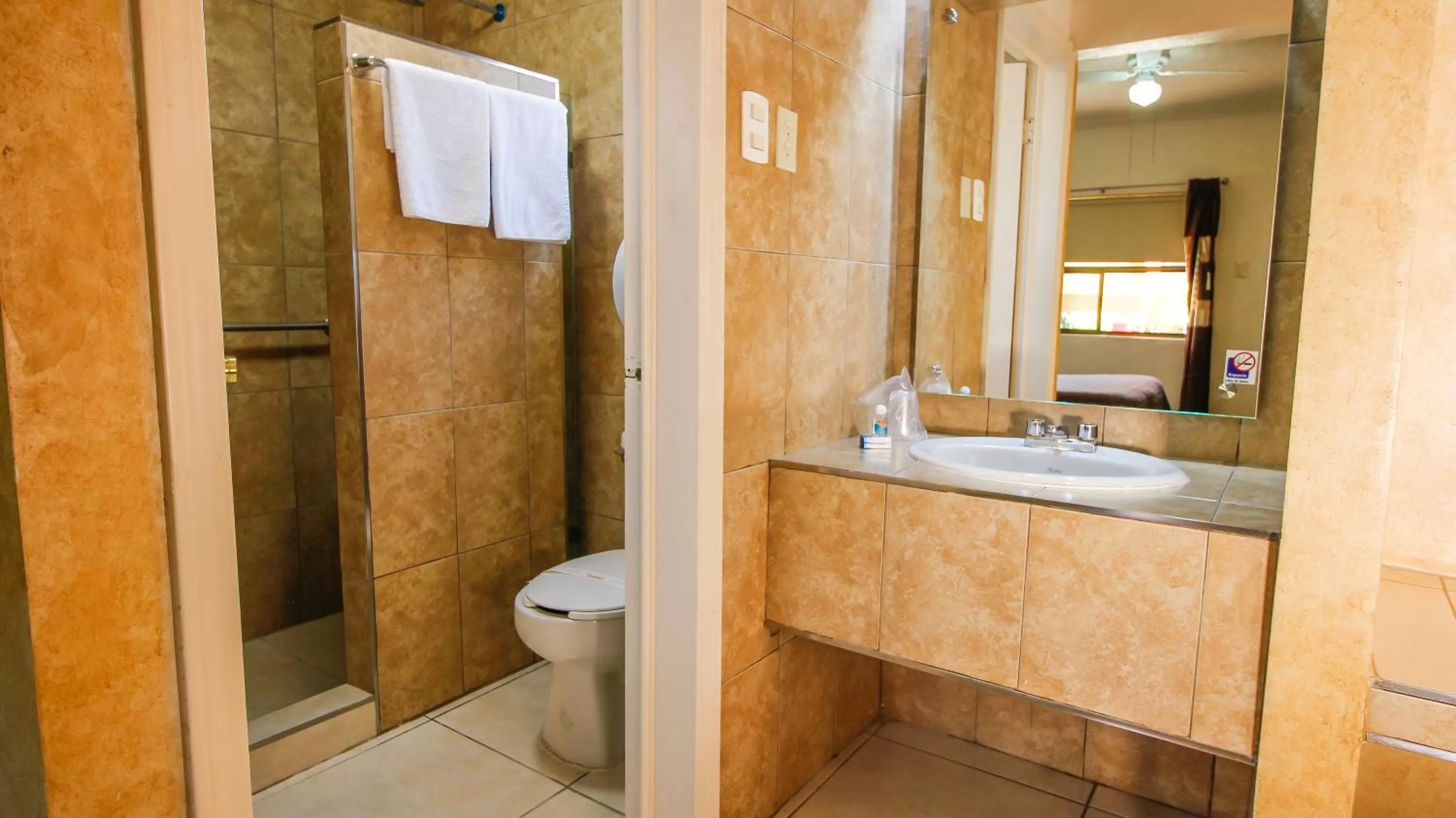 Bathroom in HOTEL & SUITES MARROD