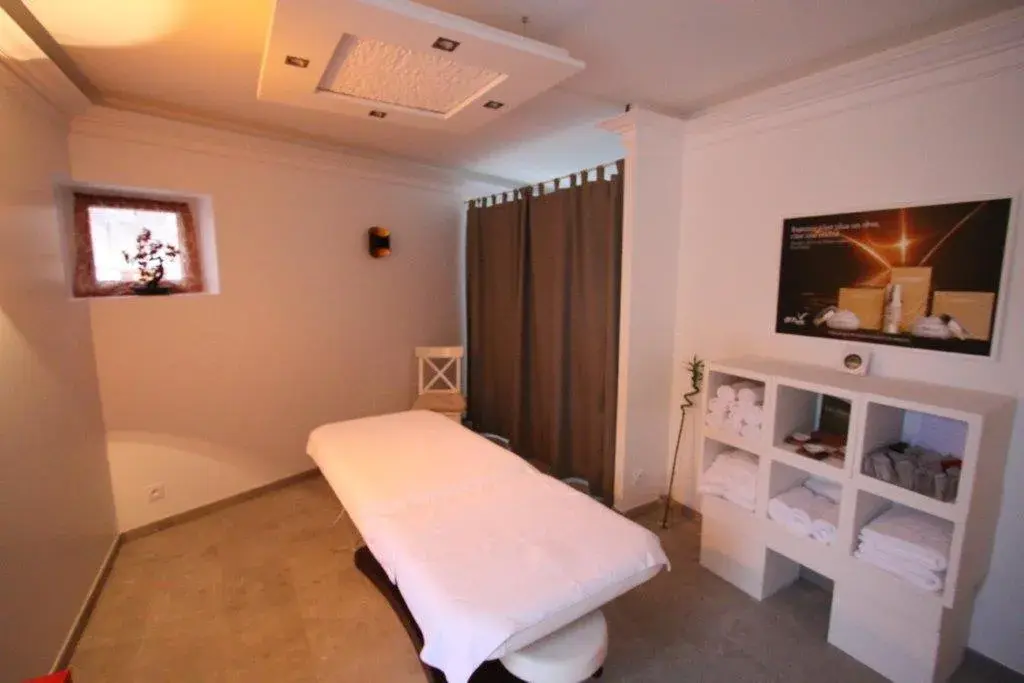 Spa and wellness centre/facilities, TV/Entertainment Center in Le Continental