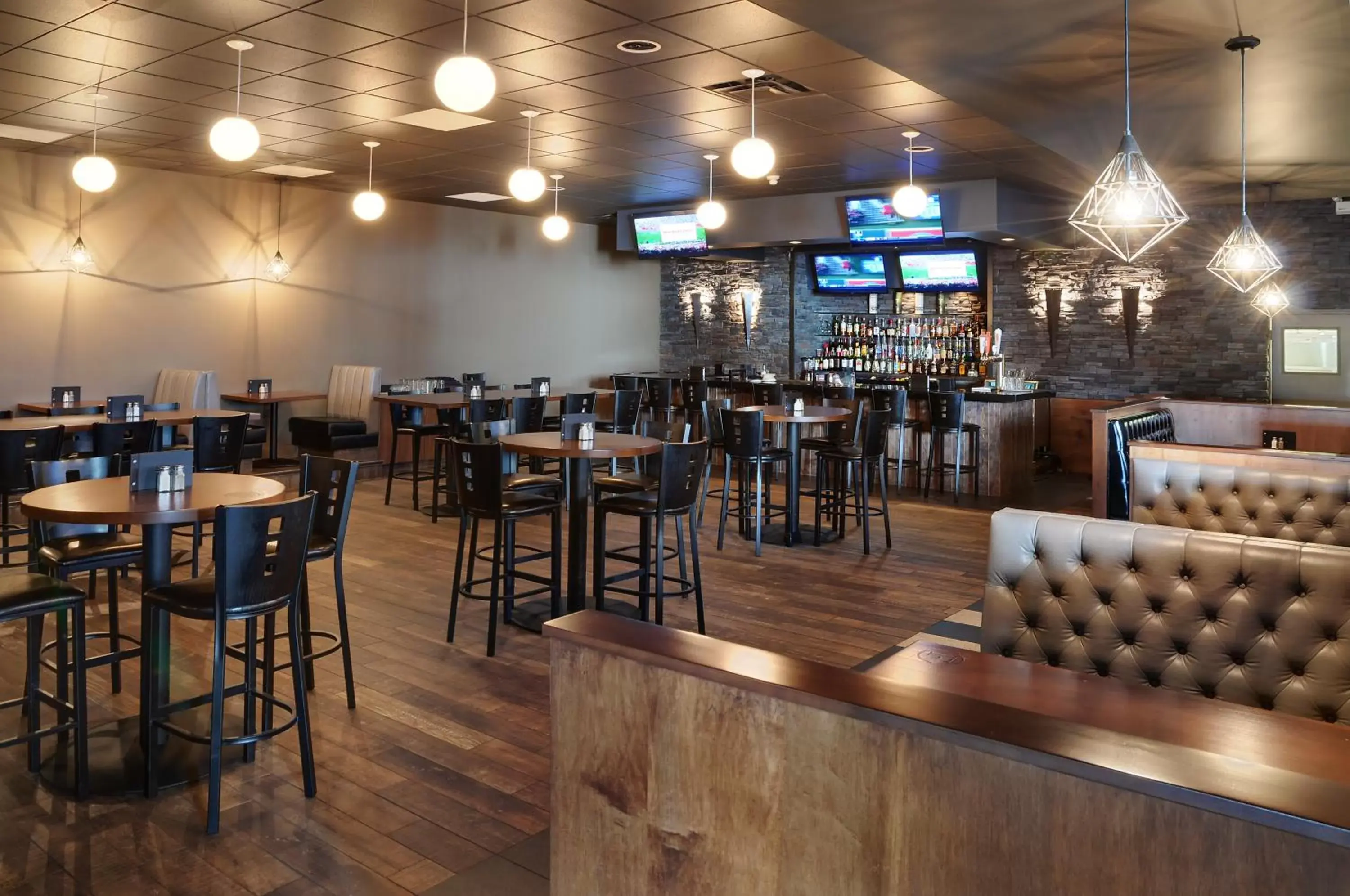 Lounge or bar, Restaurant/Places to Eat in Radisson Hotel Fort St John