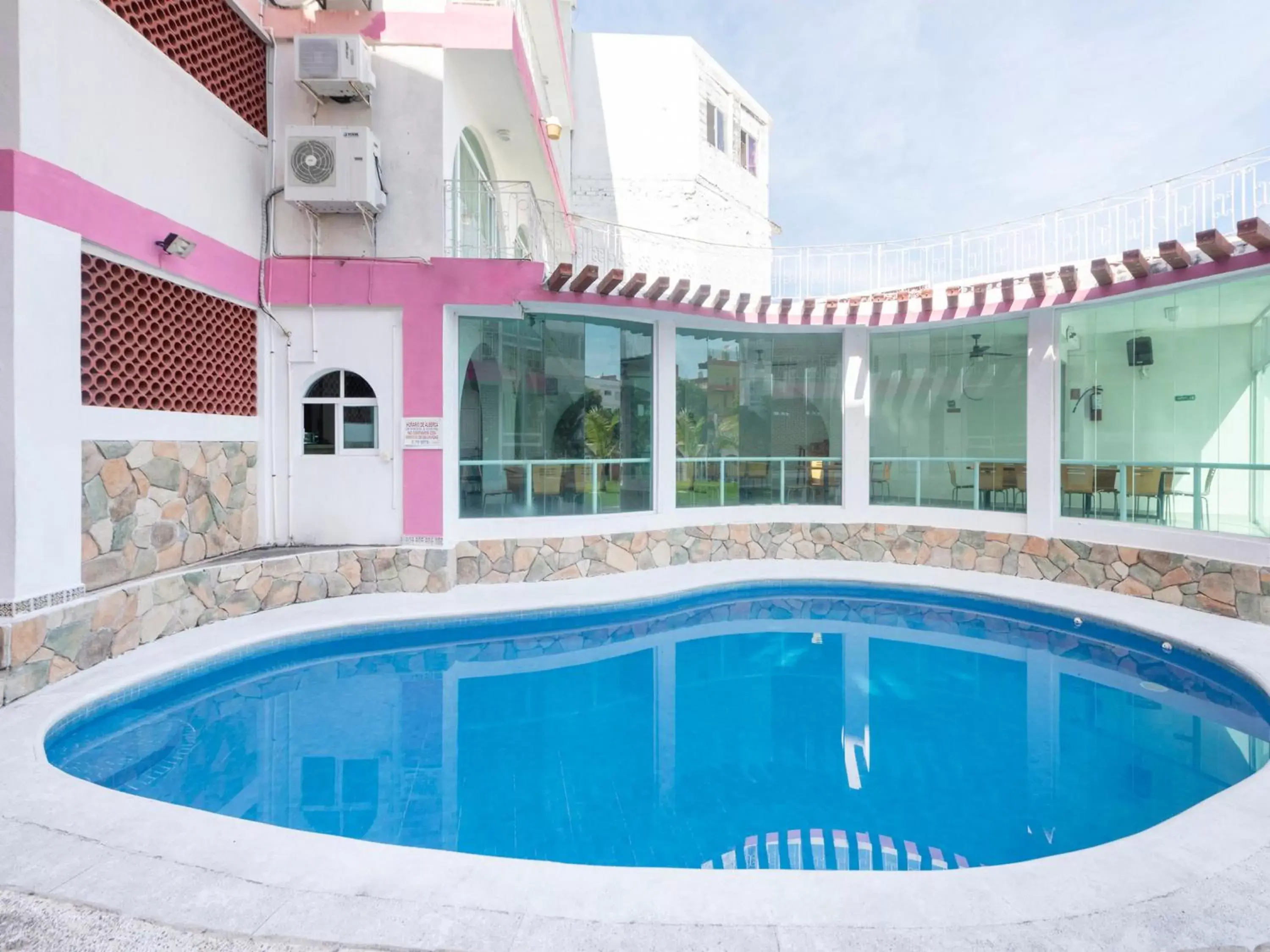 Swimming Pool in Capital O Hotel El Mejicano, Acapulco