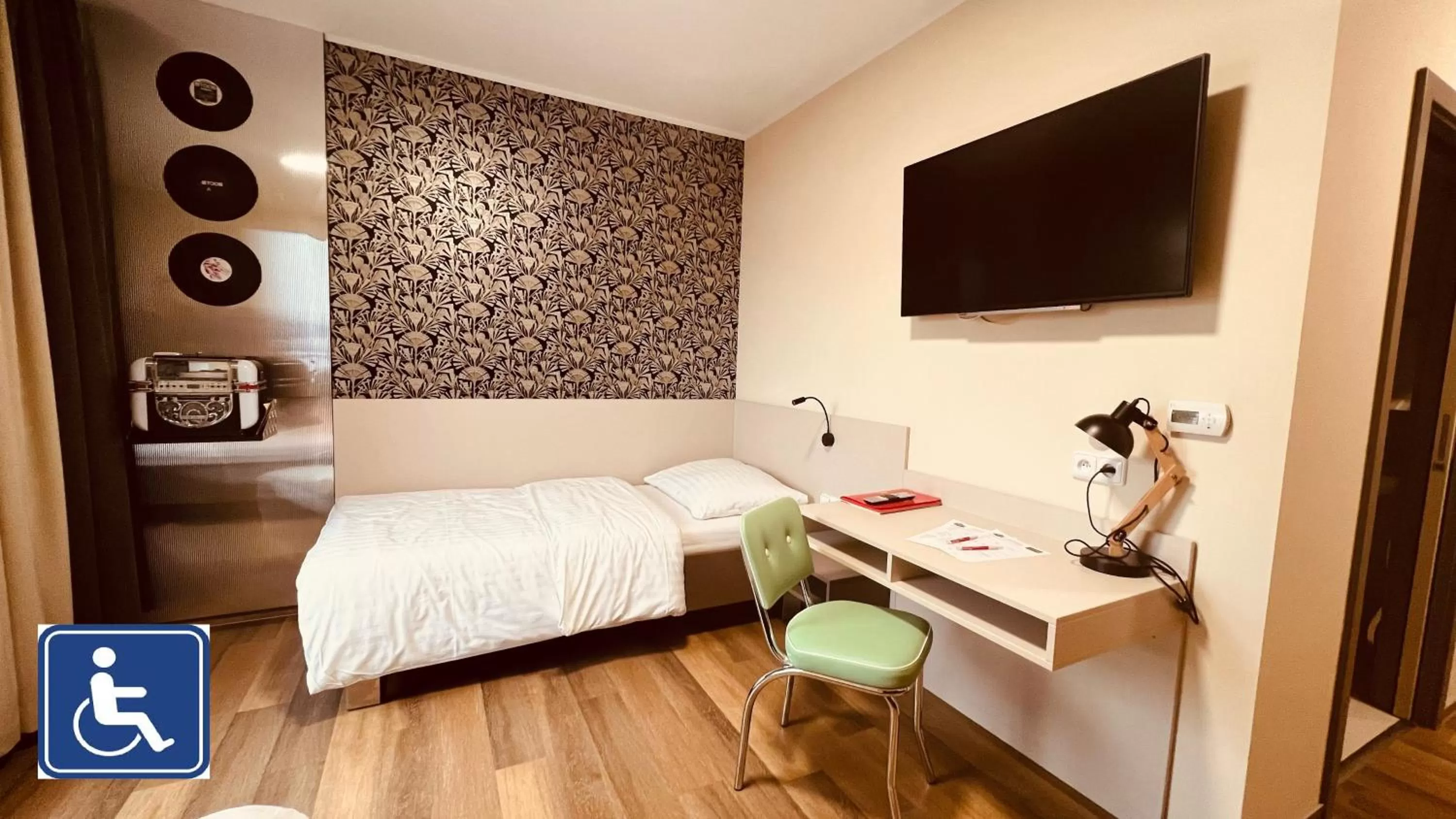 Bed in Jukebox Hotel