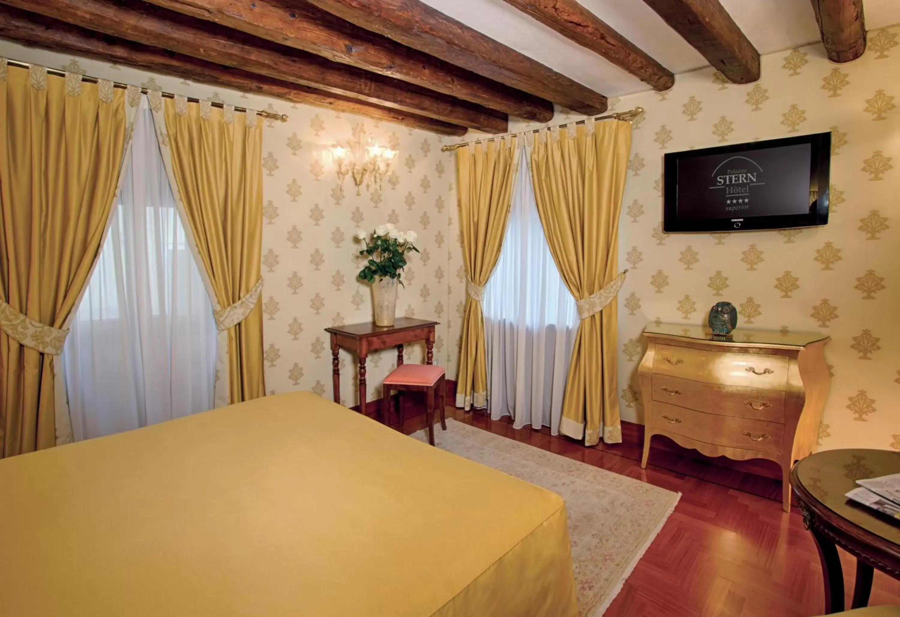 Bed in Hotel Palazzo Stern