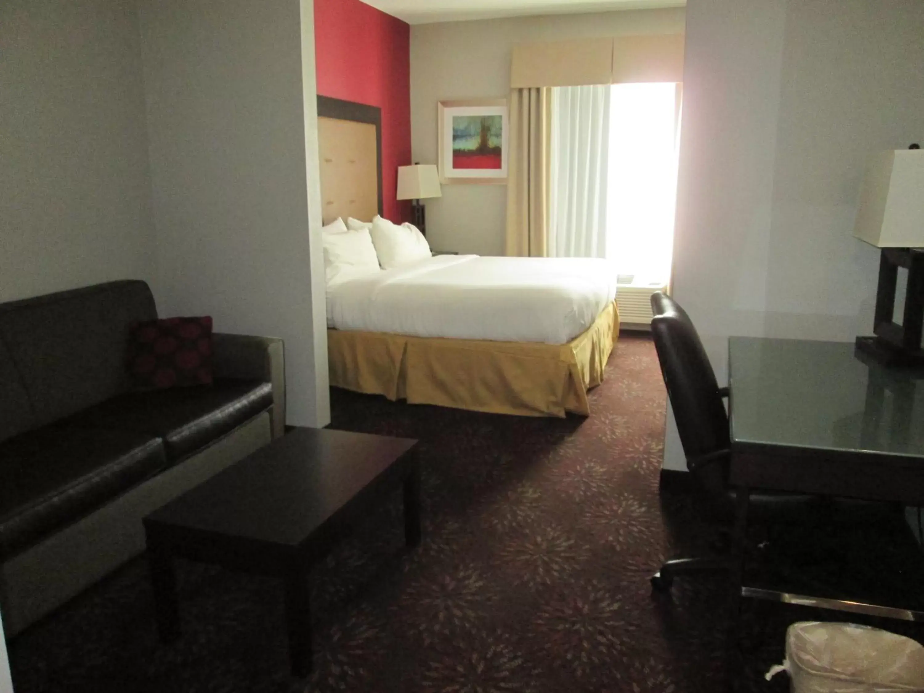 Photo of the whole room, Bed in Holiday Inn Express Cloverdale - Greencastle, an IHG Hotel