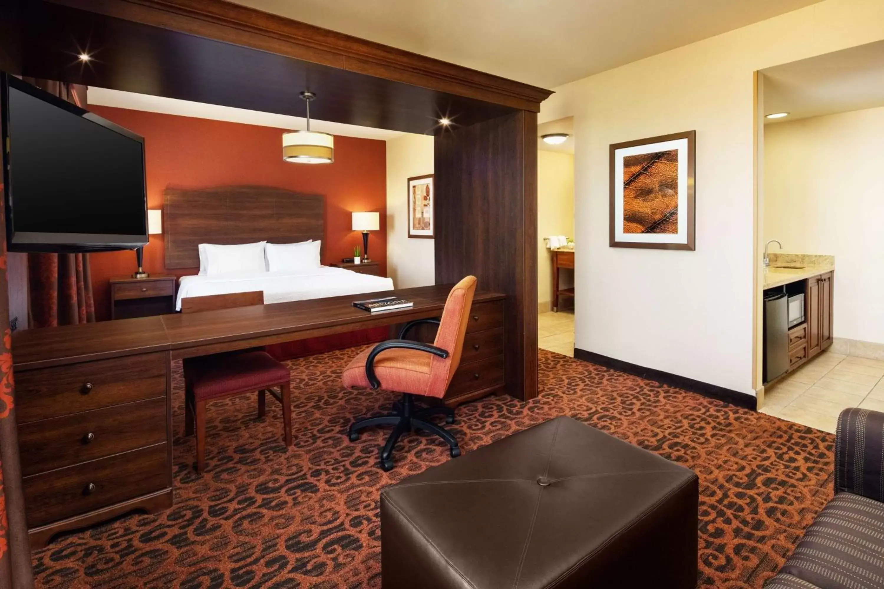 Bedroom in Hampton Inn & Suites Scottsdale at Talking Stick