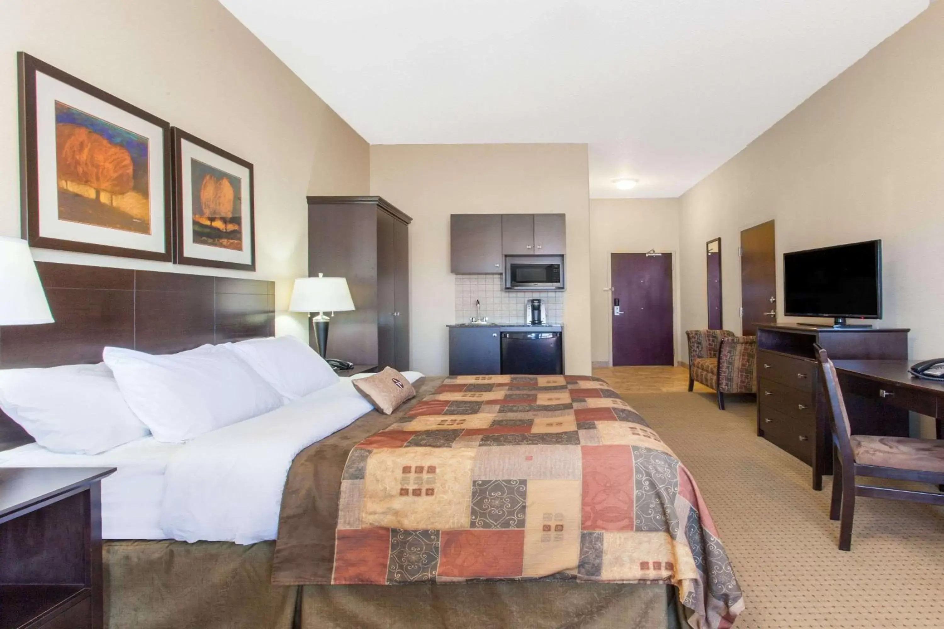 King Room - Disability Access - Non-Smoking in Ramada by Wyndham Pincher Creek