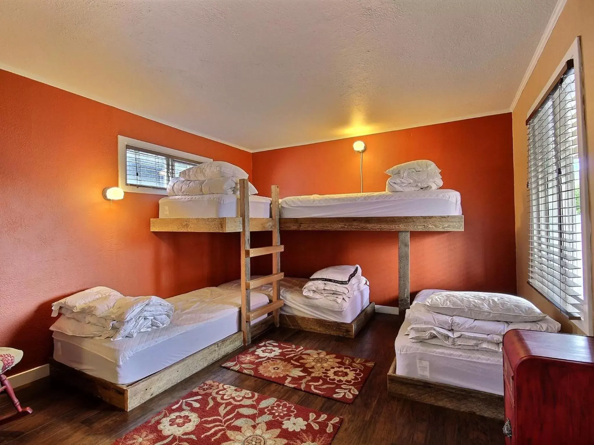 Photo of the whole room, Bunk Bed in Pitchwood Inn