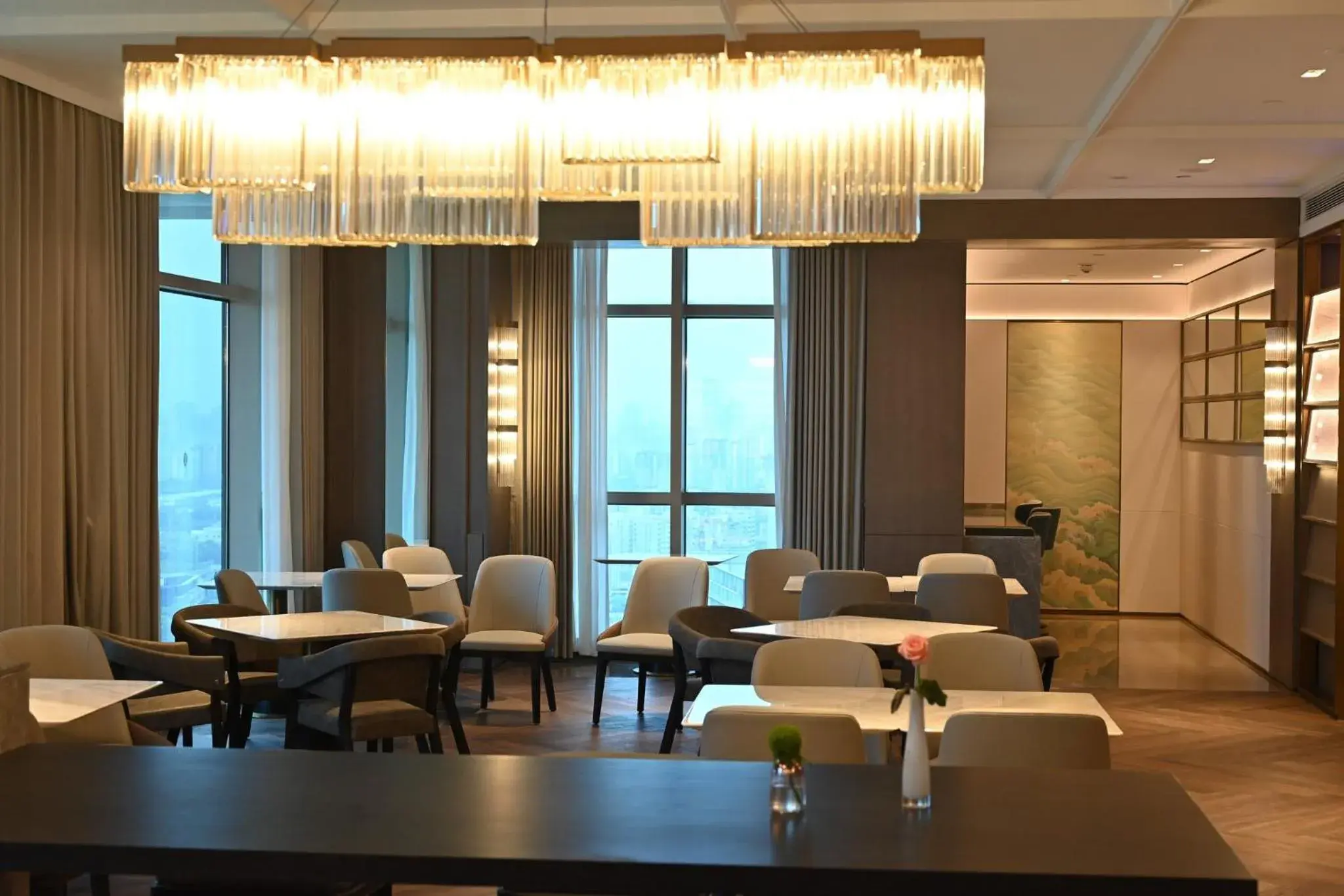 Lounge or bar in InterContinental Ningbo, an IHG Hotel