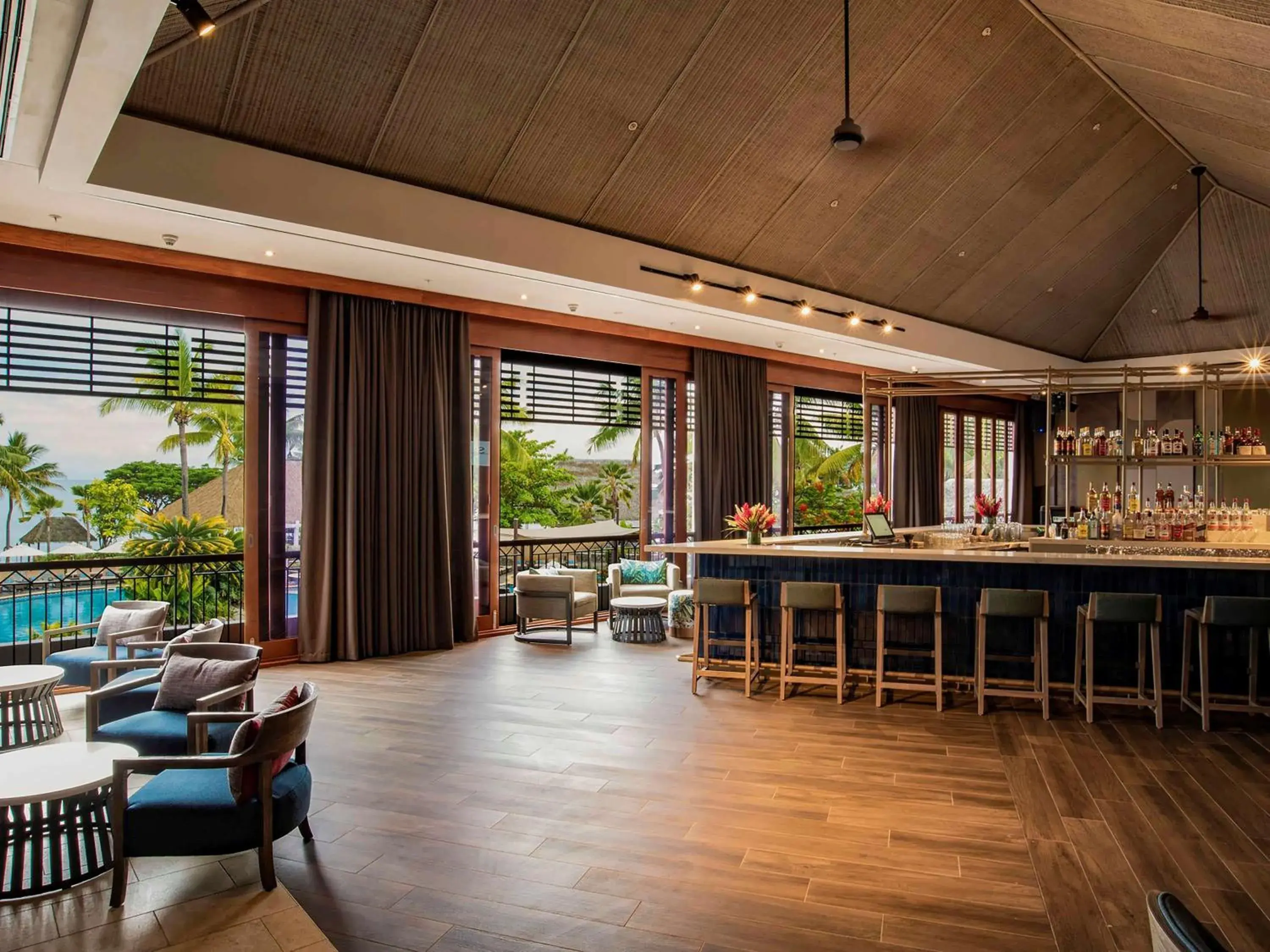 Lounge or bar in Sofitel Fiji Resort & Spa