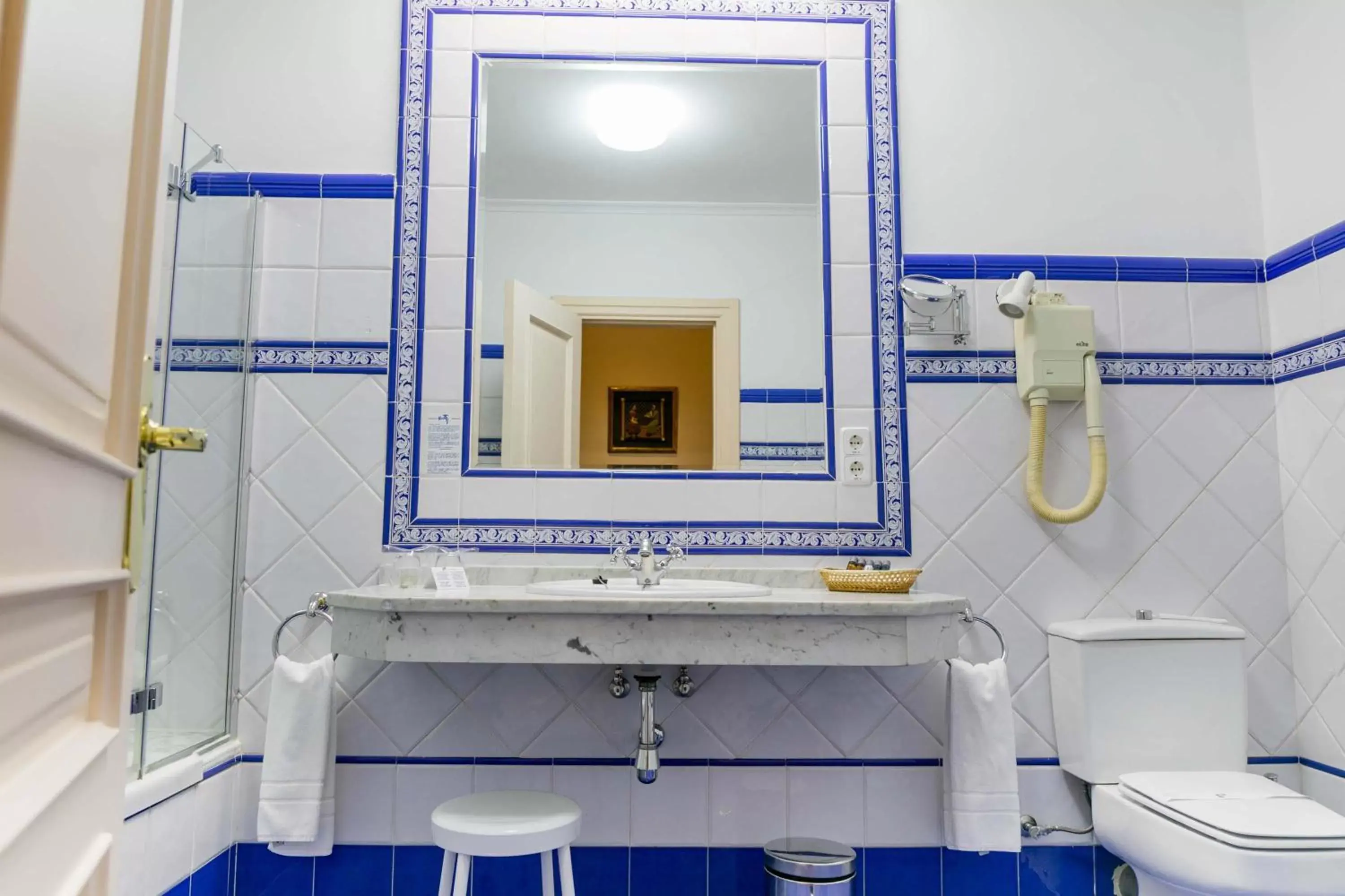 Bathroom in Palacio de los Velada