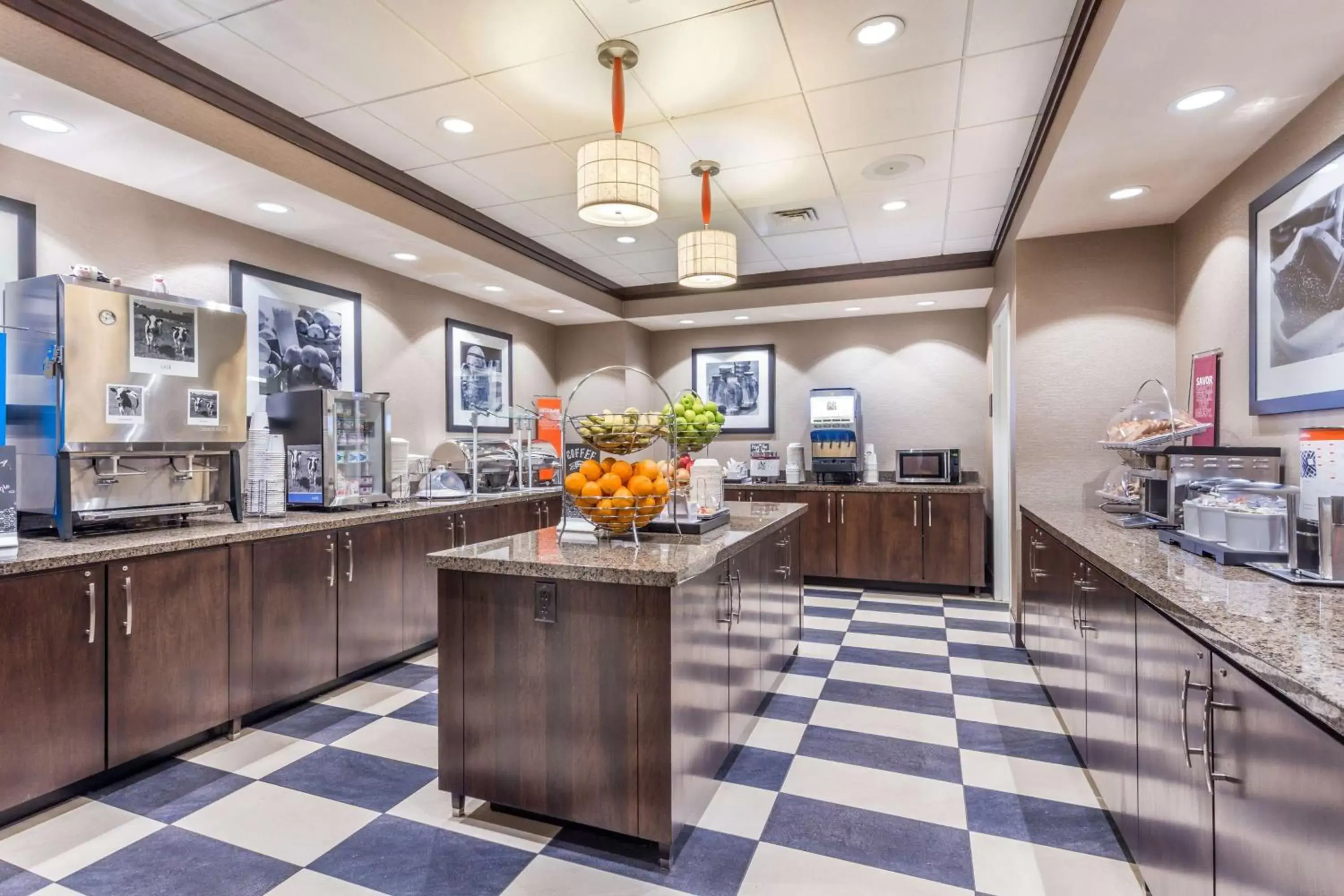 Dining area, Restaurant/Places to Eat in Hampton Inn & Suites Madison Downtown