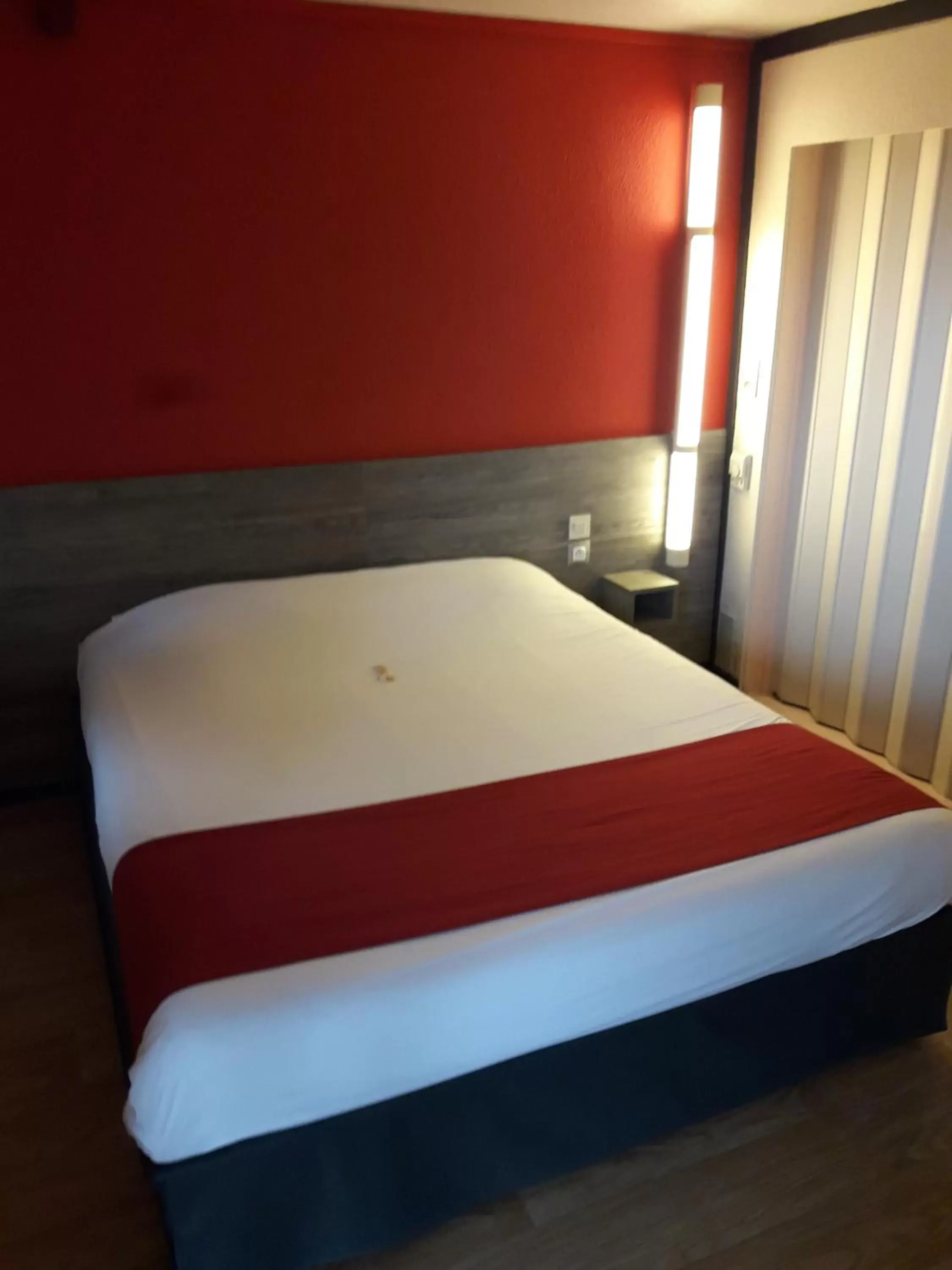 Bedroom, Bed in The Originals Access, Hôtel Rouen Sud Oissel (P'tit Dej-Hotel)