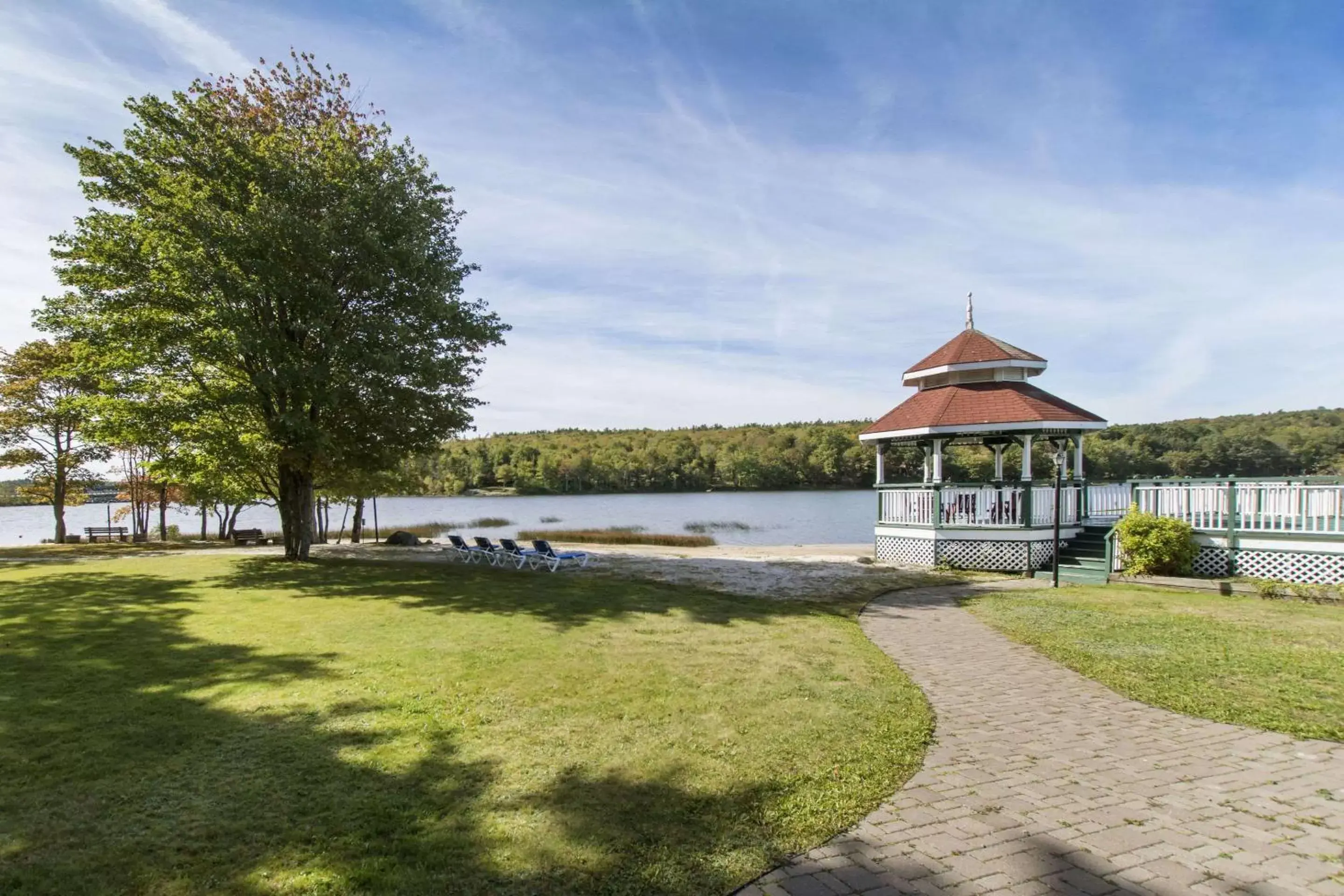 Property Building in Inn on the Lake, Ascend Hotel Collection