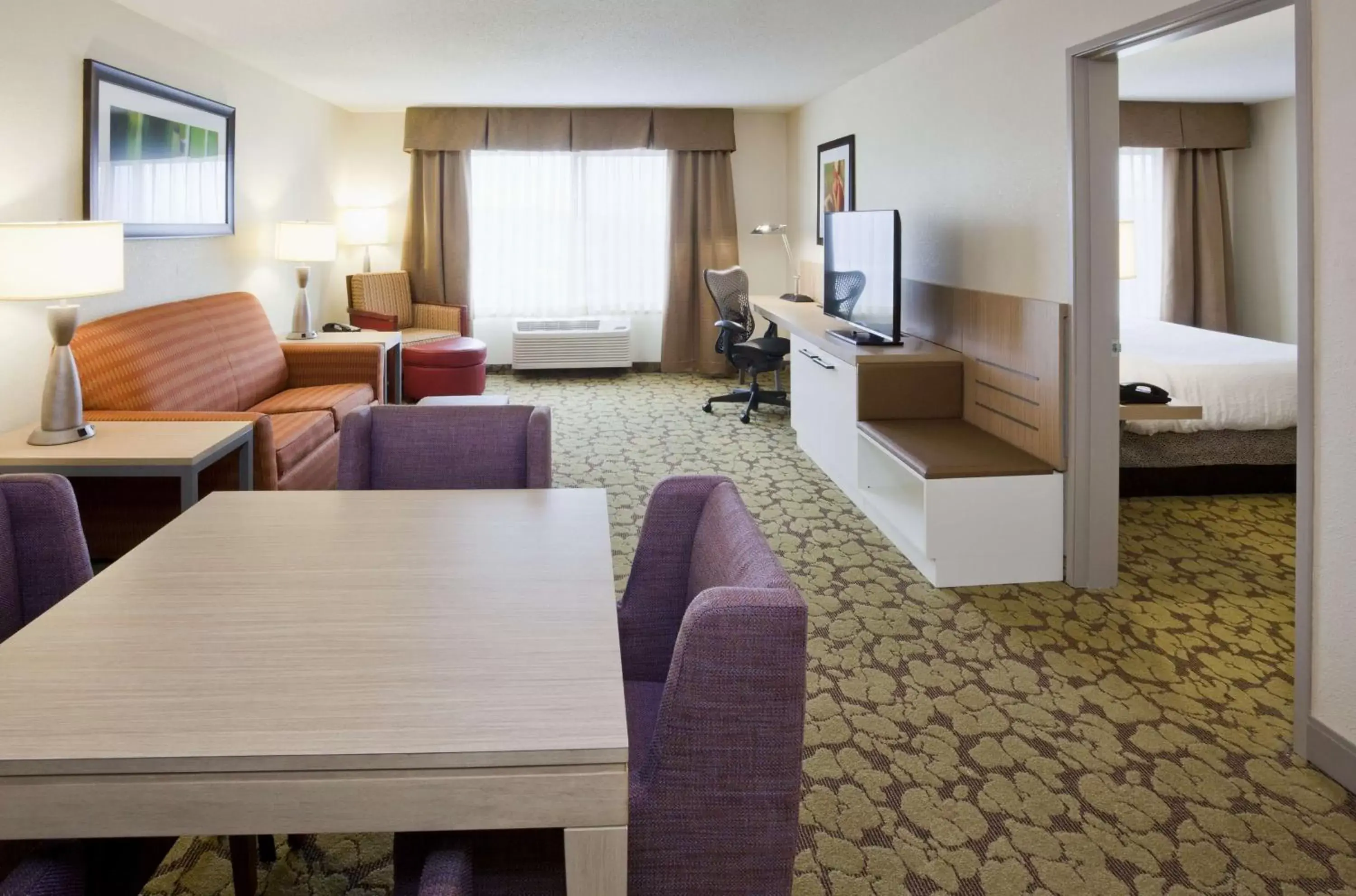 Bedroom, Seating Area in Hilton Garden Inn Minneapolis Eagan