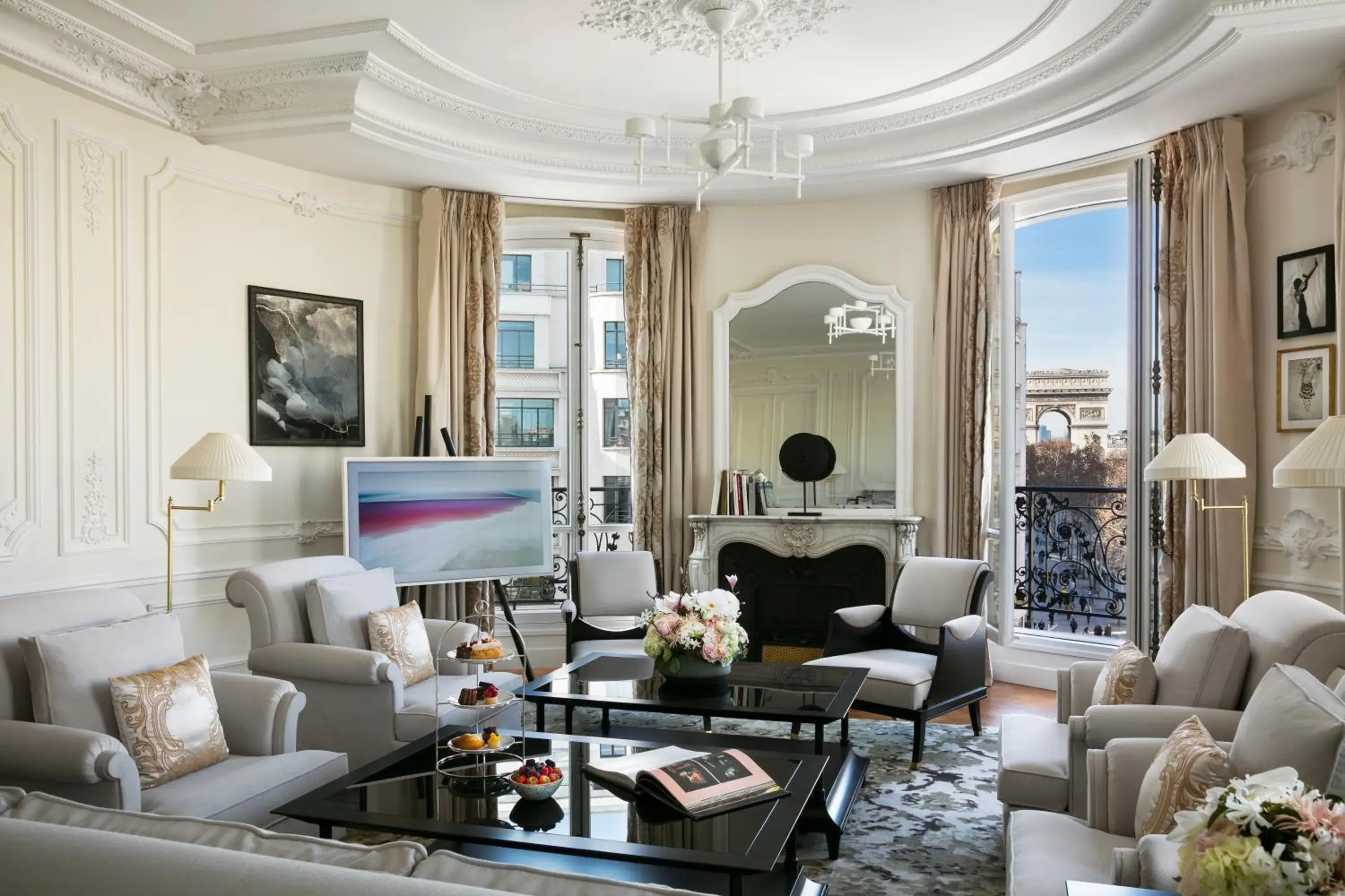 Living room, Seating Area in Hotel Barriere Le Fouquet's